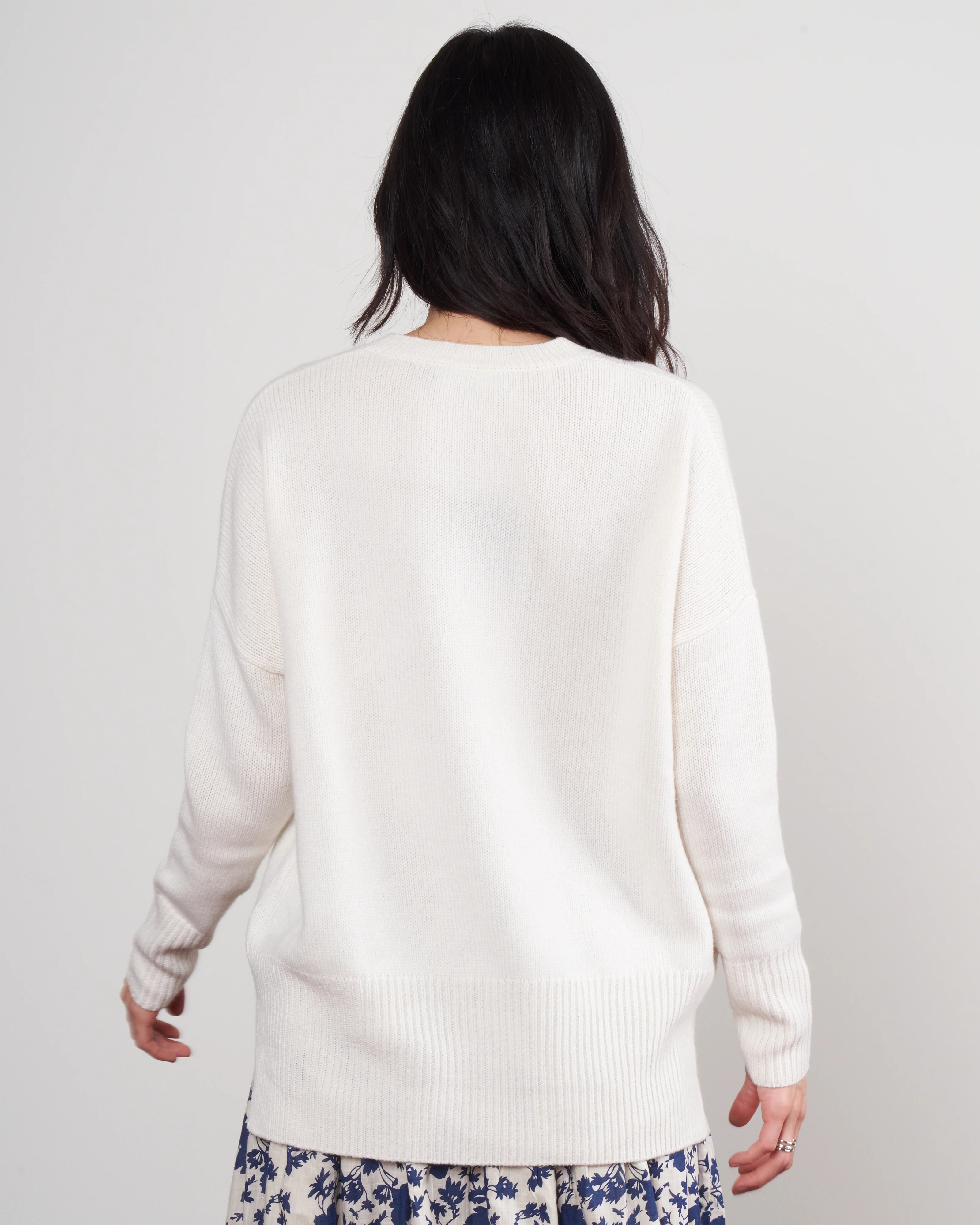 ines v-neck sweater - cream - Image 4