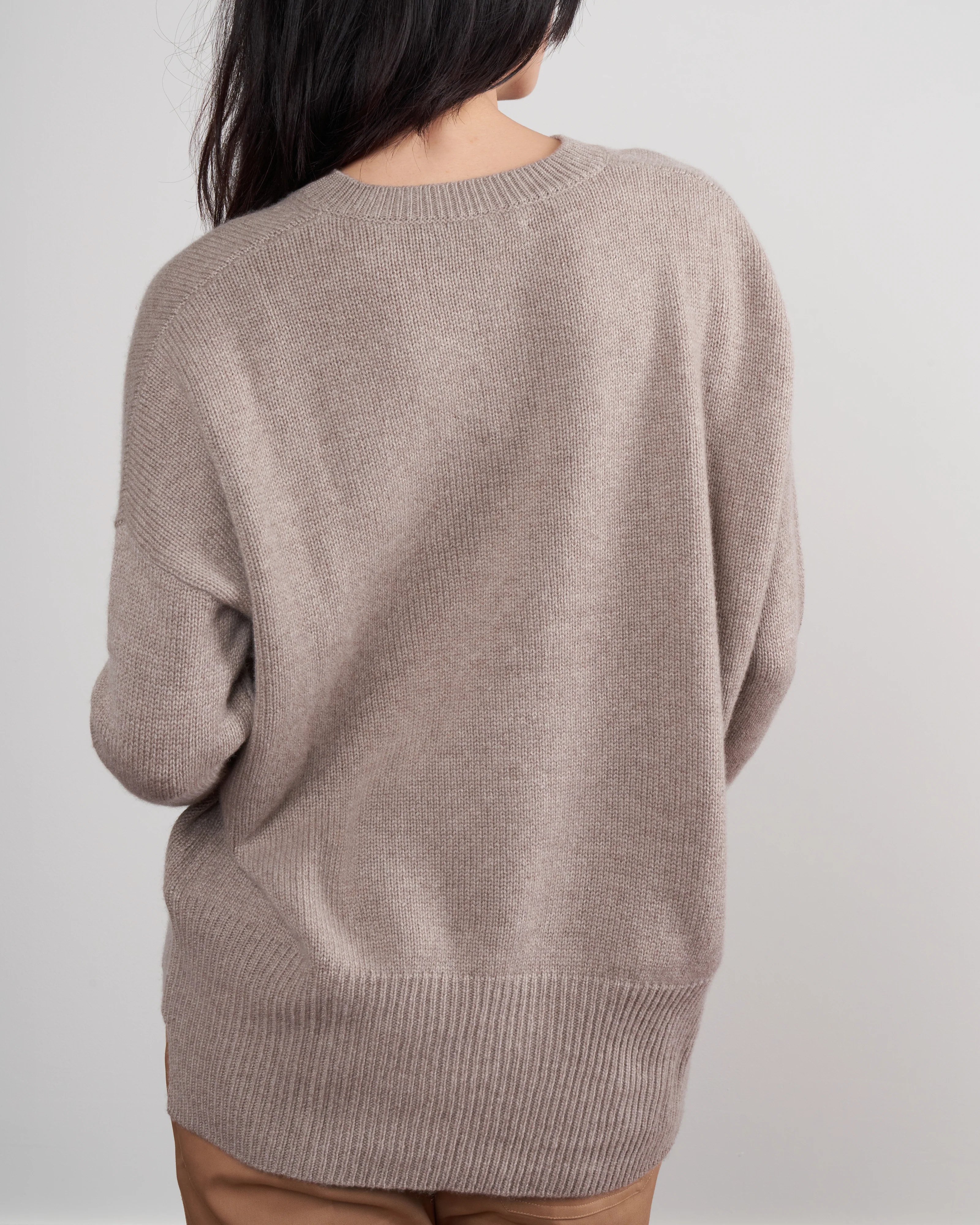 ines v-neck - taupe - Image 4