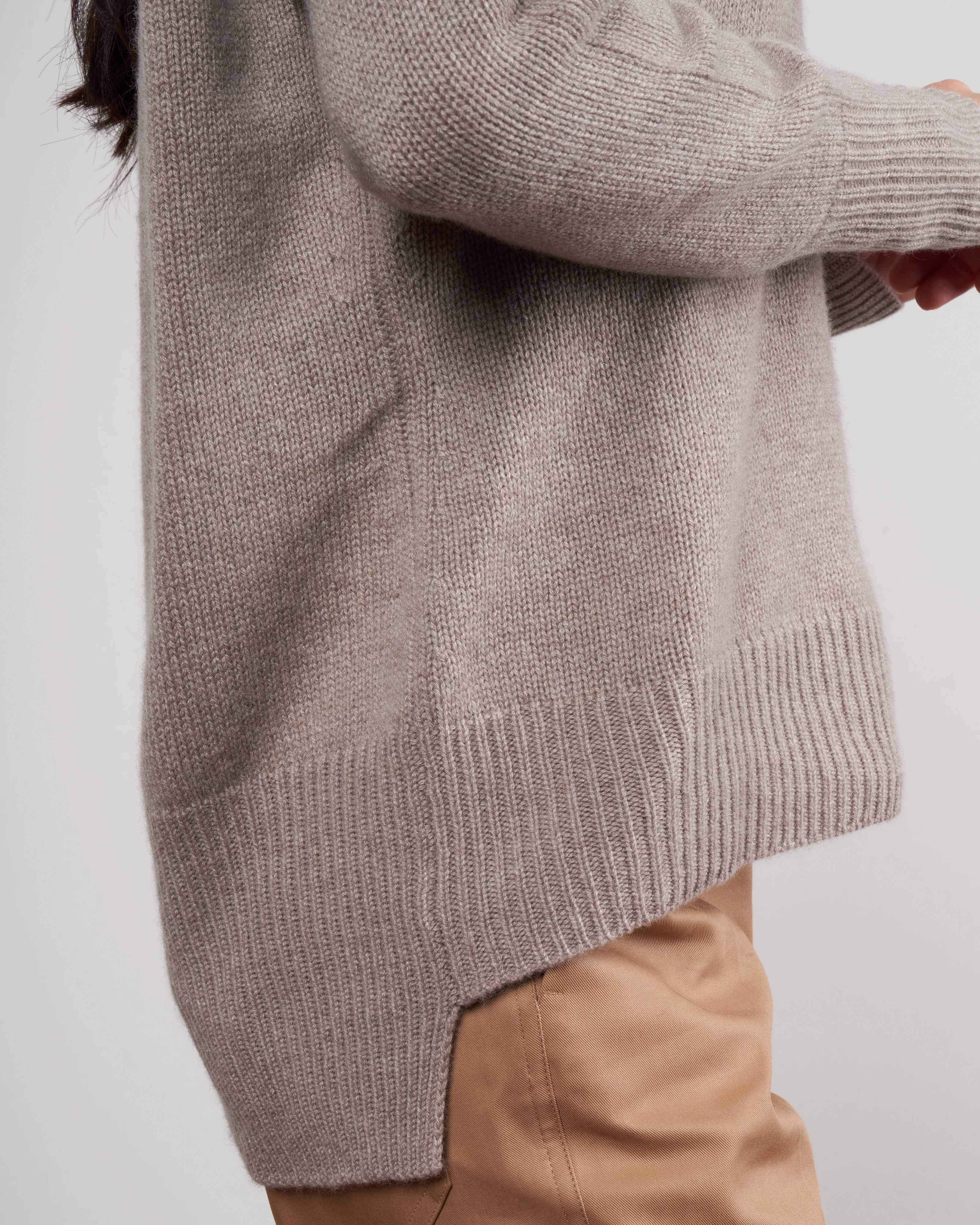 ines v-neck - taupe - Image 6