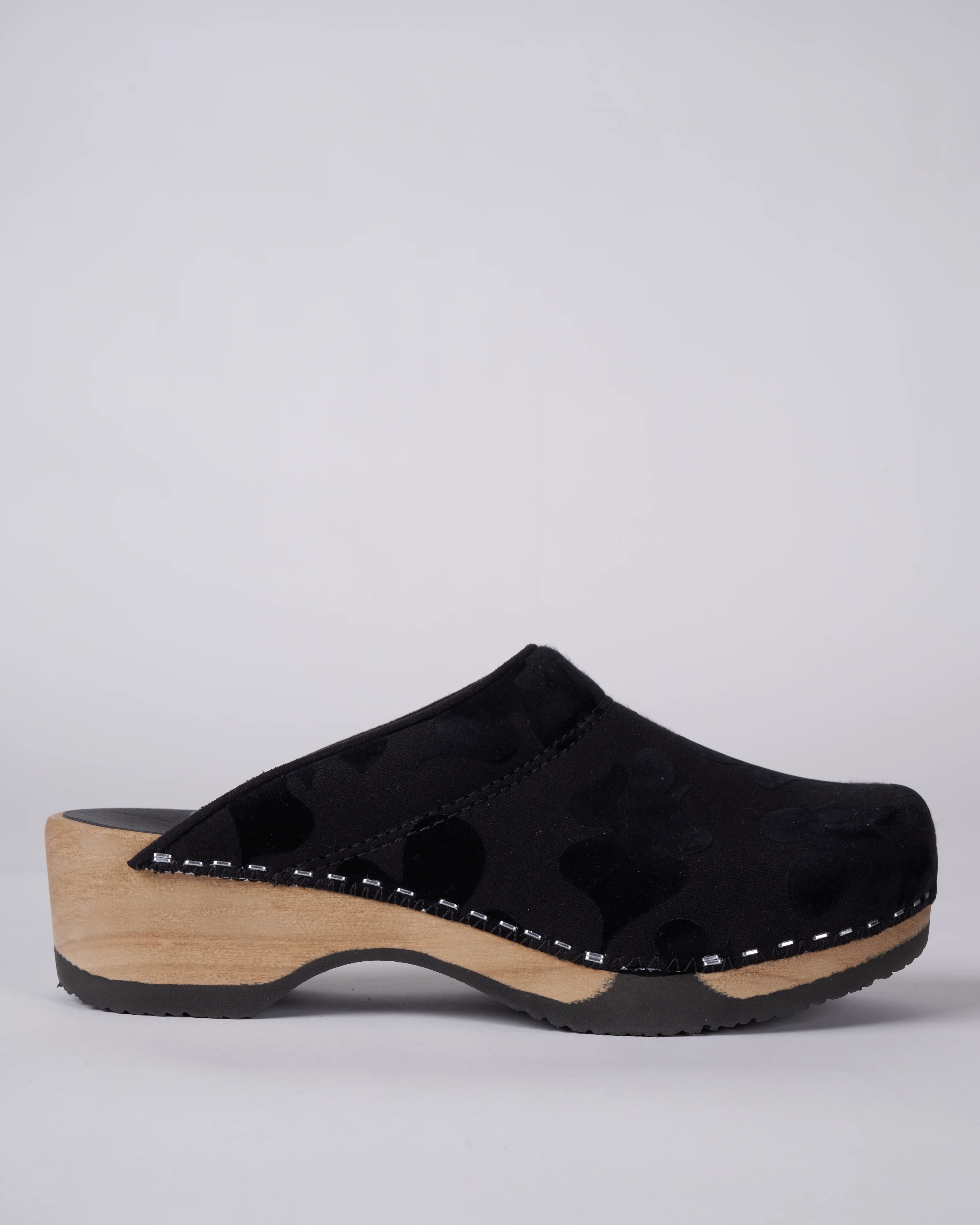 1020 wooden clog bottom w/cloth upper - black/black - Image 2