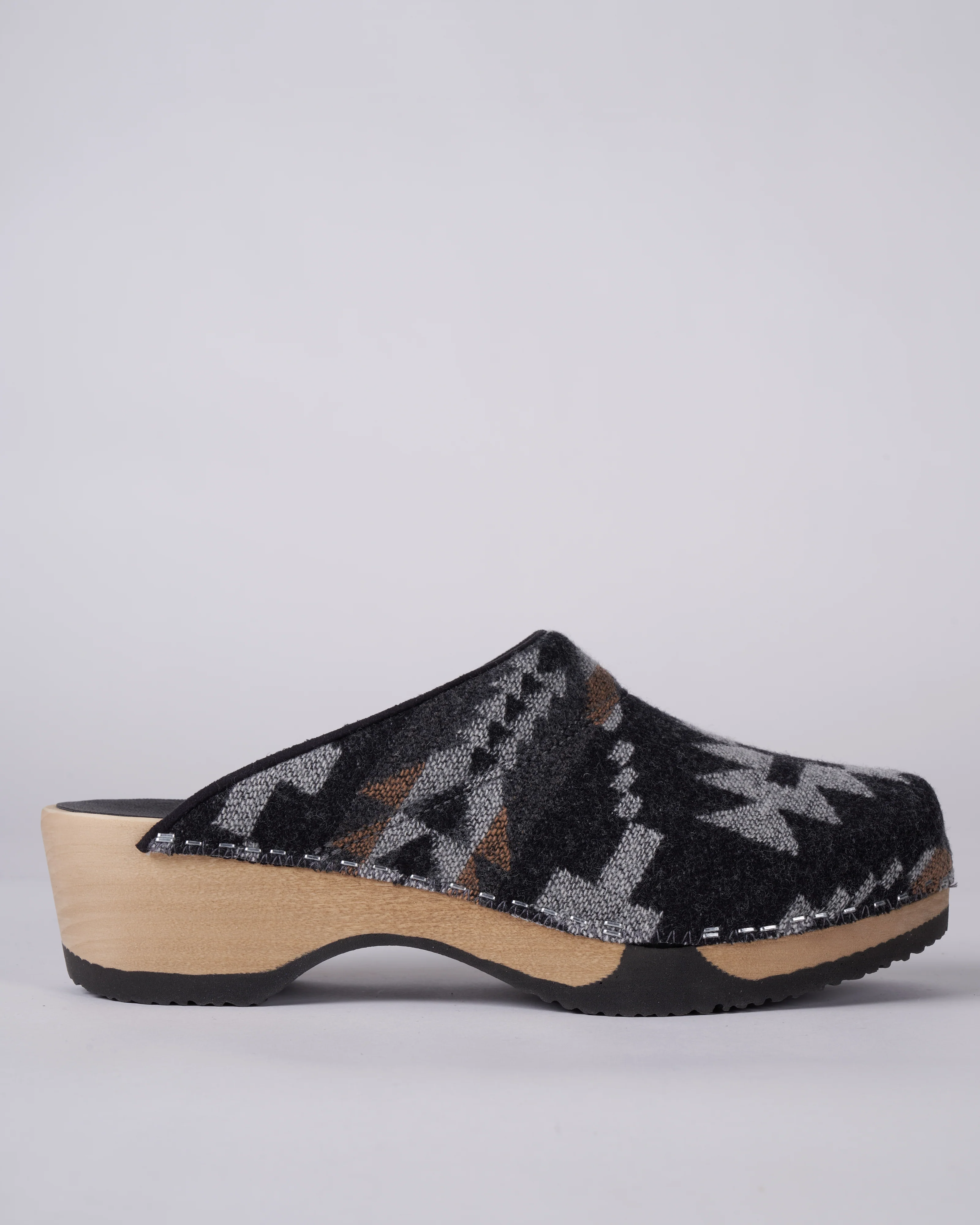 1021 wooden clog bottom w/ wool upper - santa fe black - Image 2