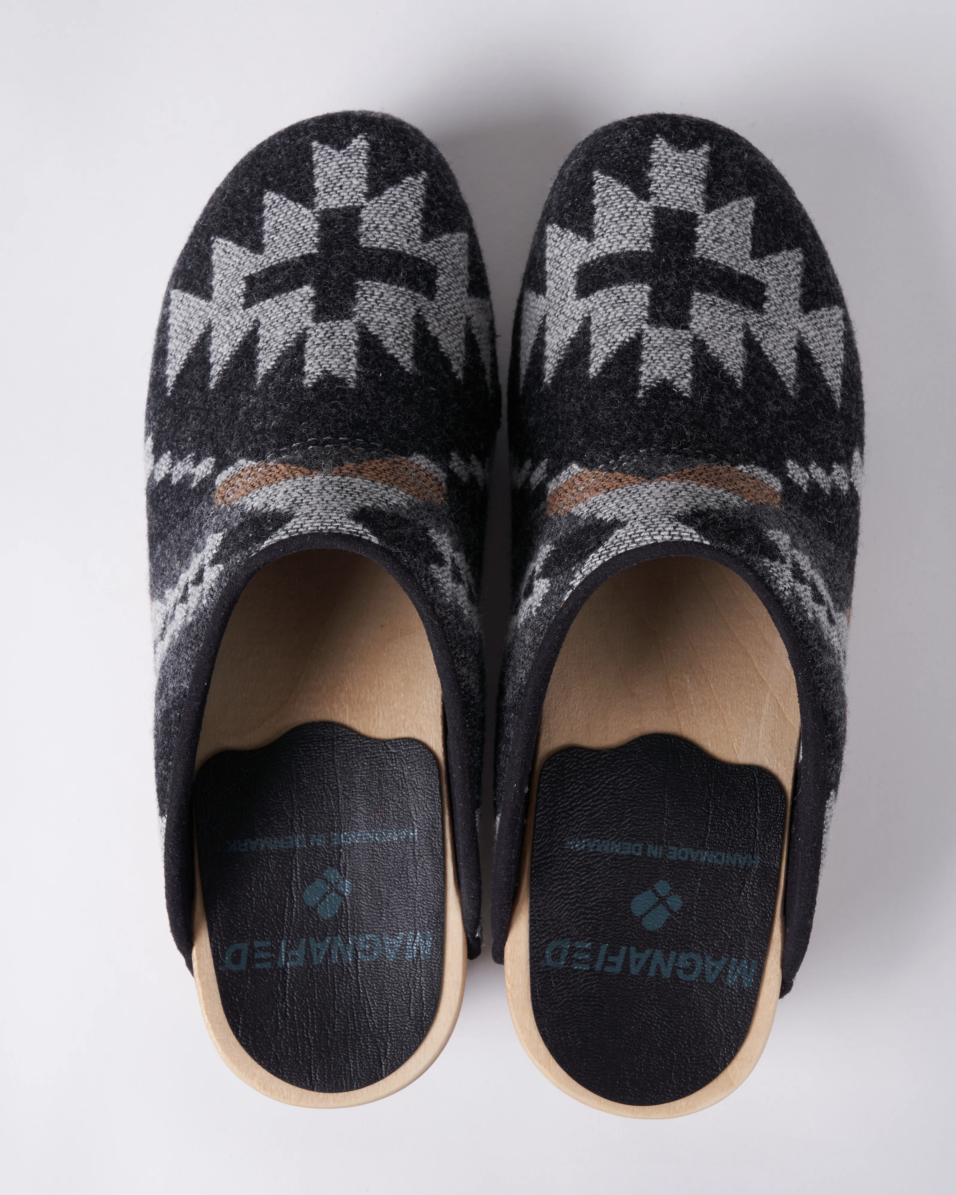 1021 wooden clog bottom w/ wool upper - santa fe black - Image 3