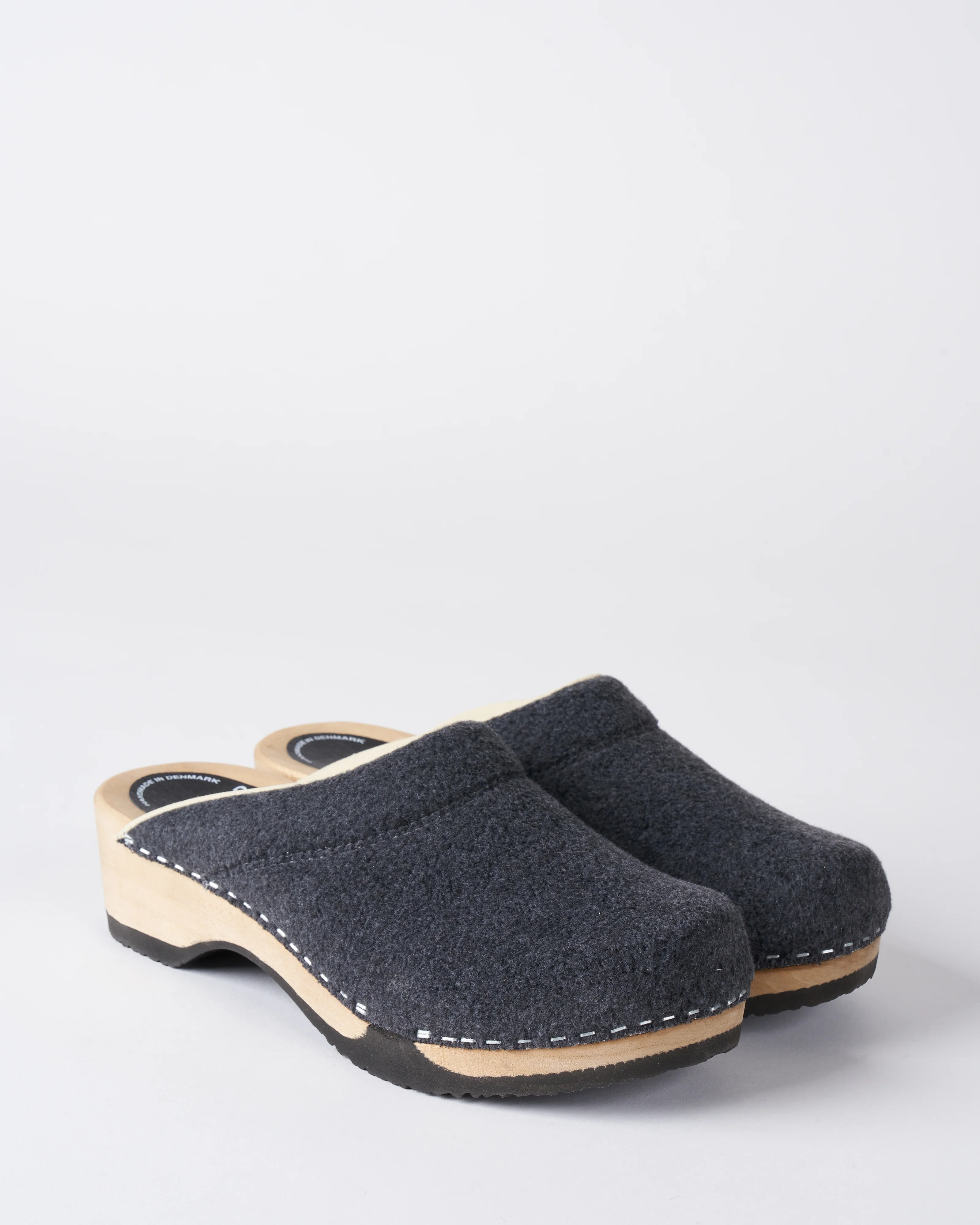 embla clog - charcoal sherpa