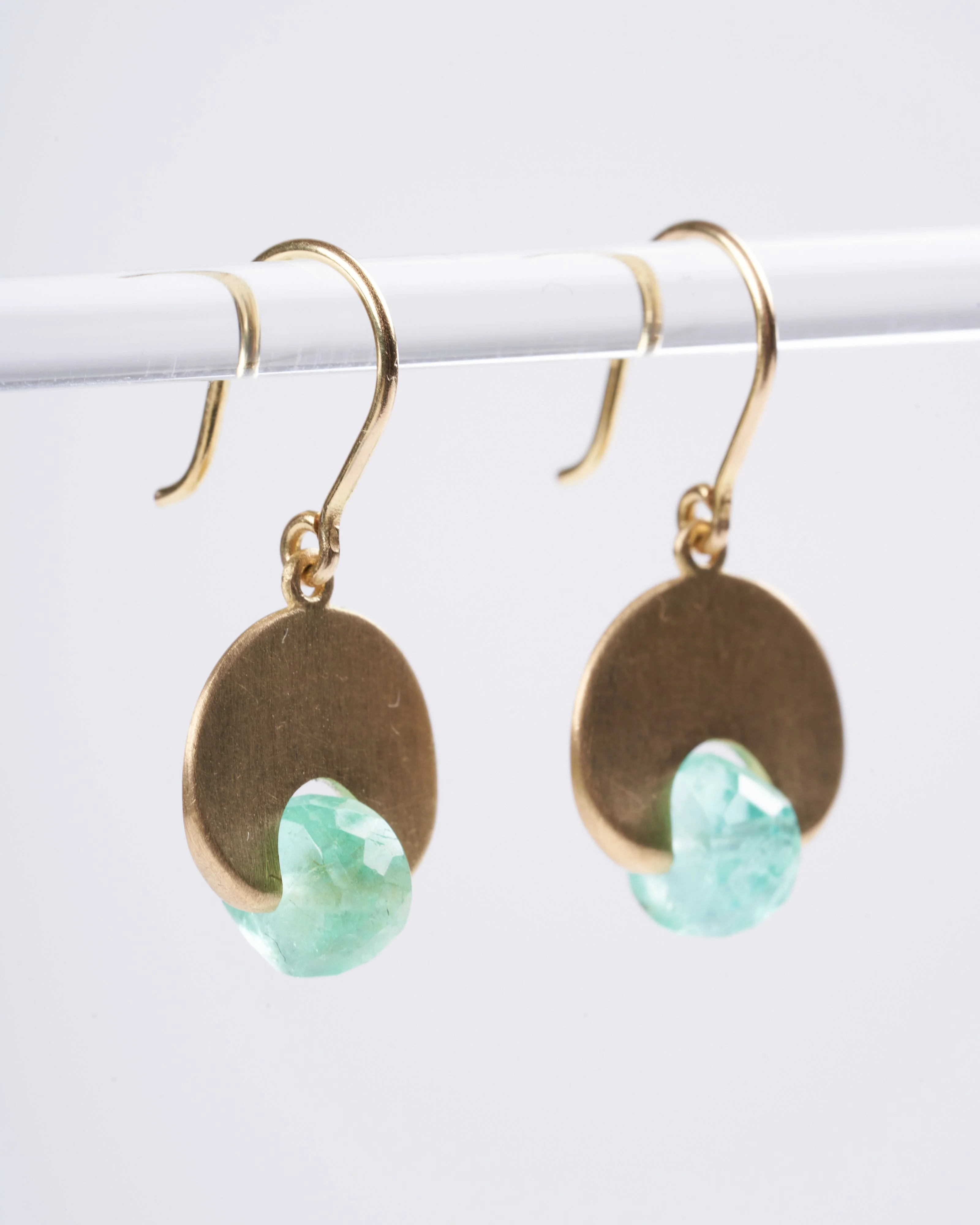 emerald lily pad earrings - green and gold - Image 2