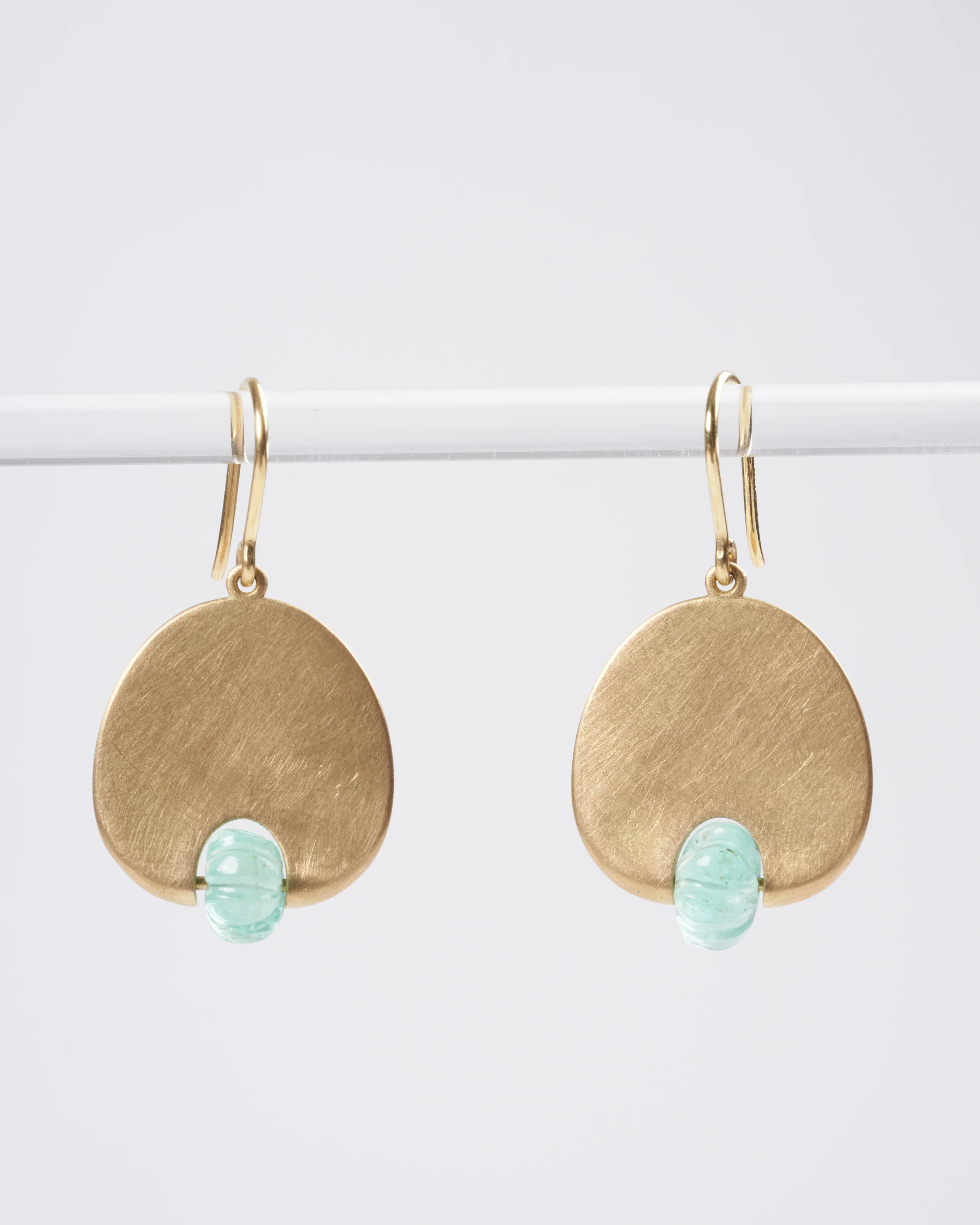 lily pad earring medium with mellon pale emerald beads 18k yg - lt green - Image 2