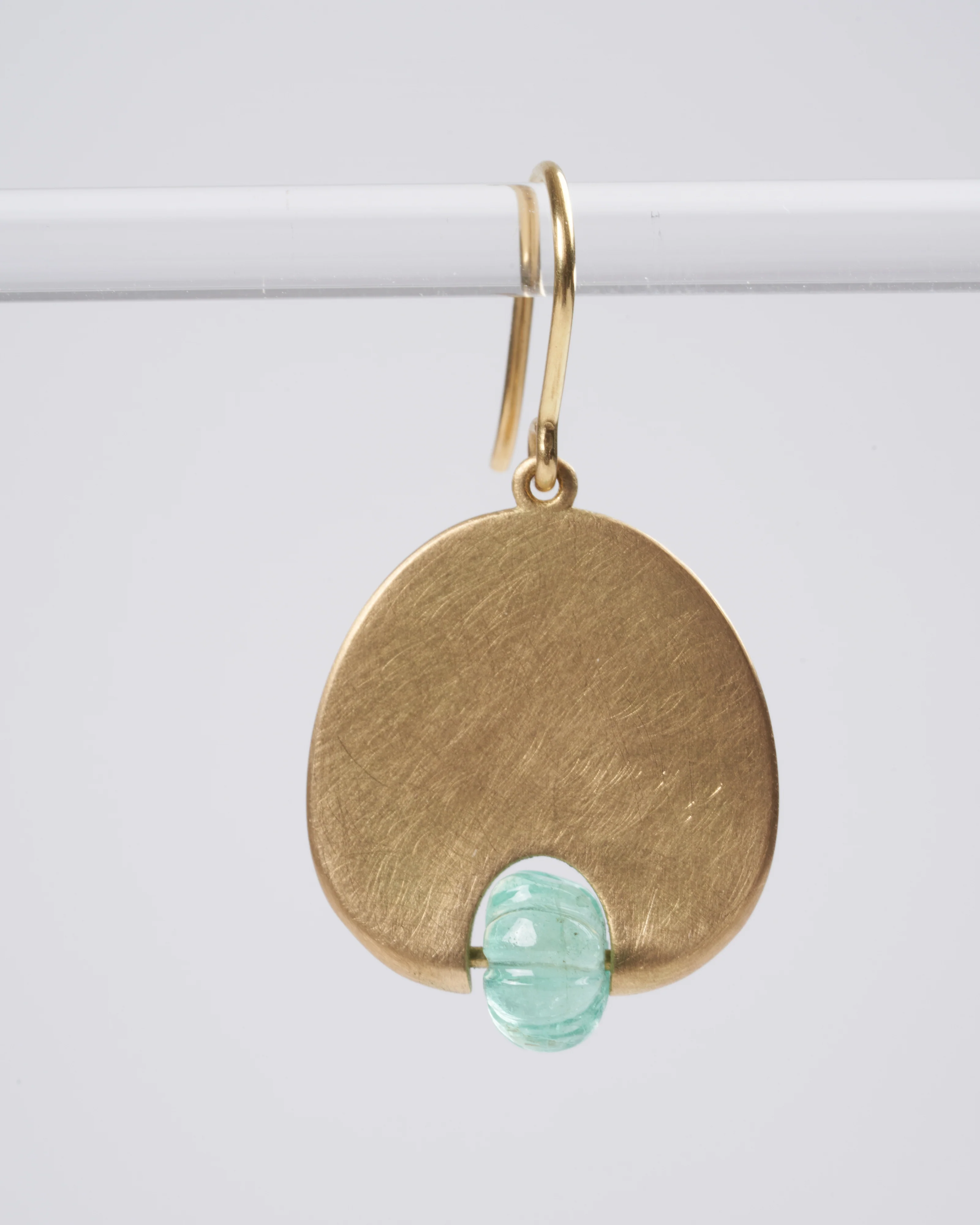 lily pad earring medium with mellon pale emerald beads 18k yg - lt green - Image 3
