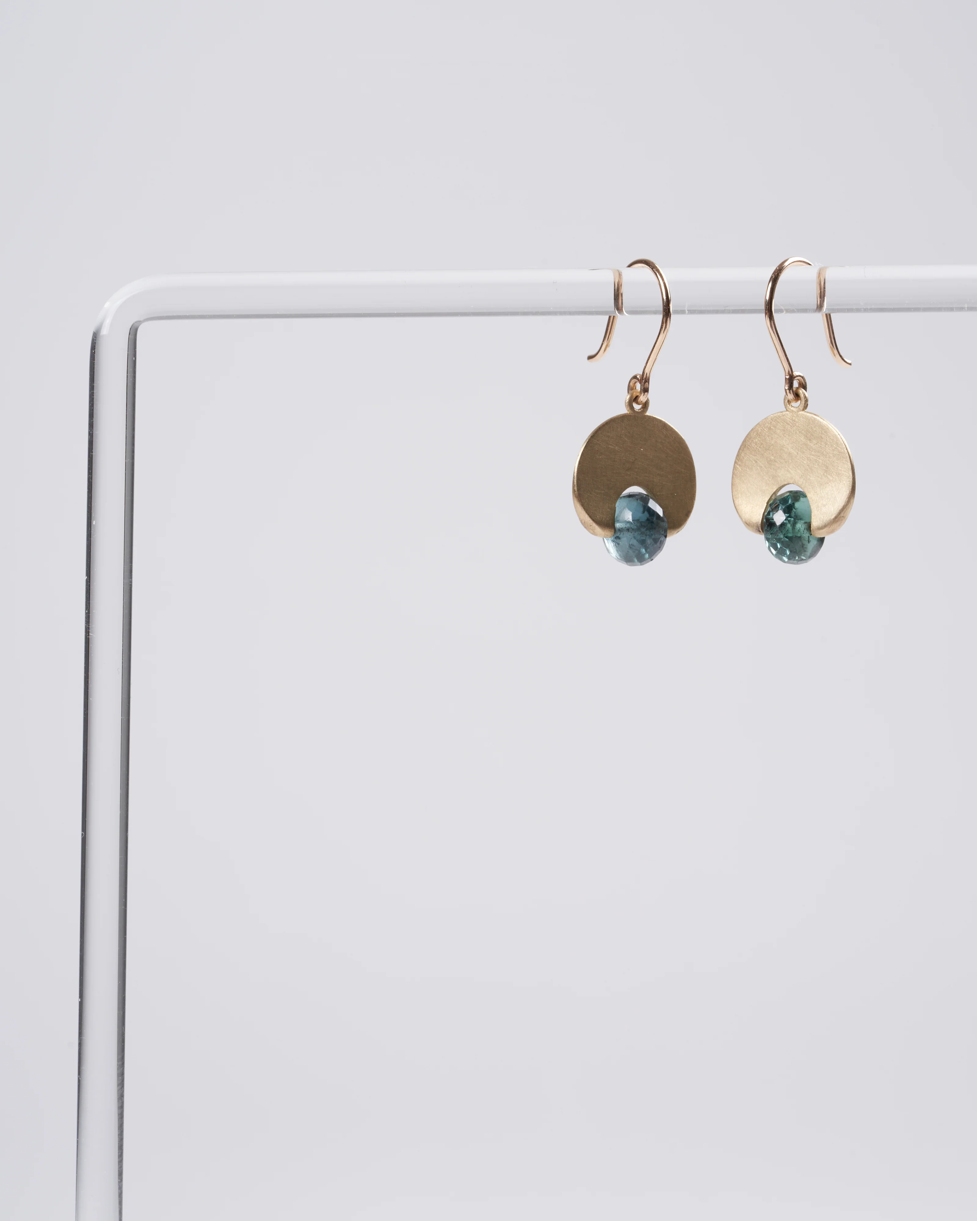 lily pad earring small with blue/green tourmalines 10k yg - green - Image 2