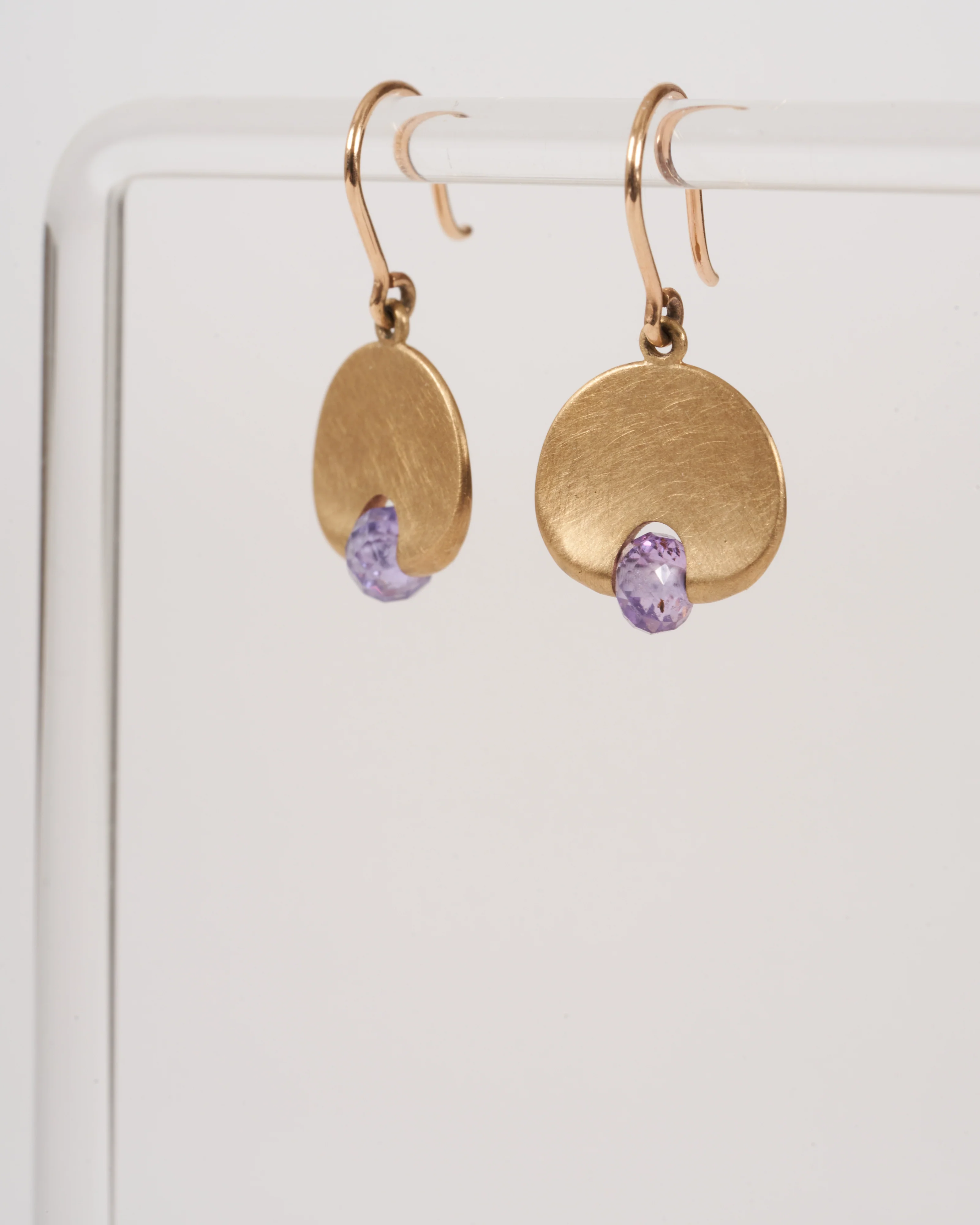 lily pad earring small with lavender sapphire - purple - Image 4