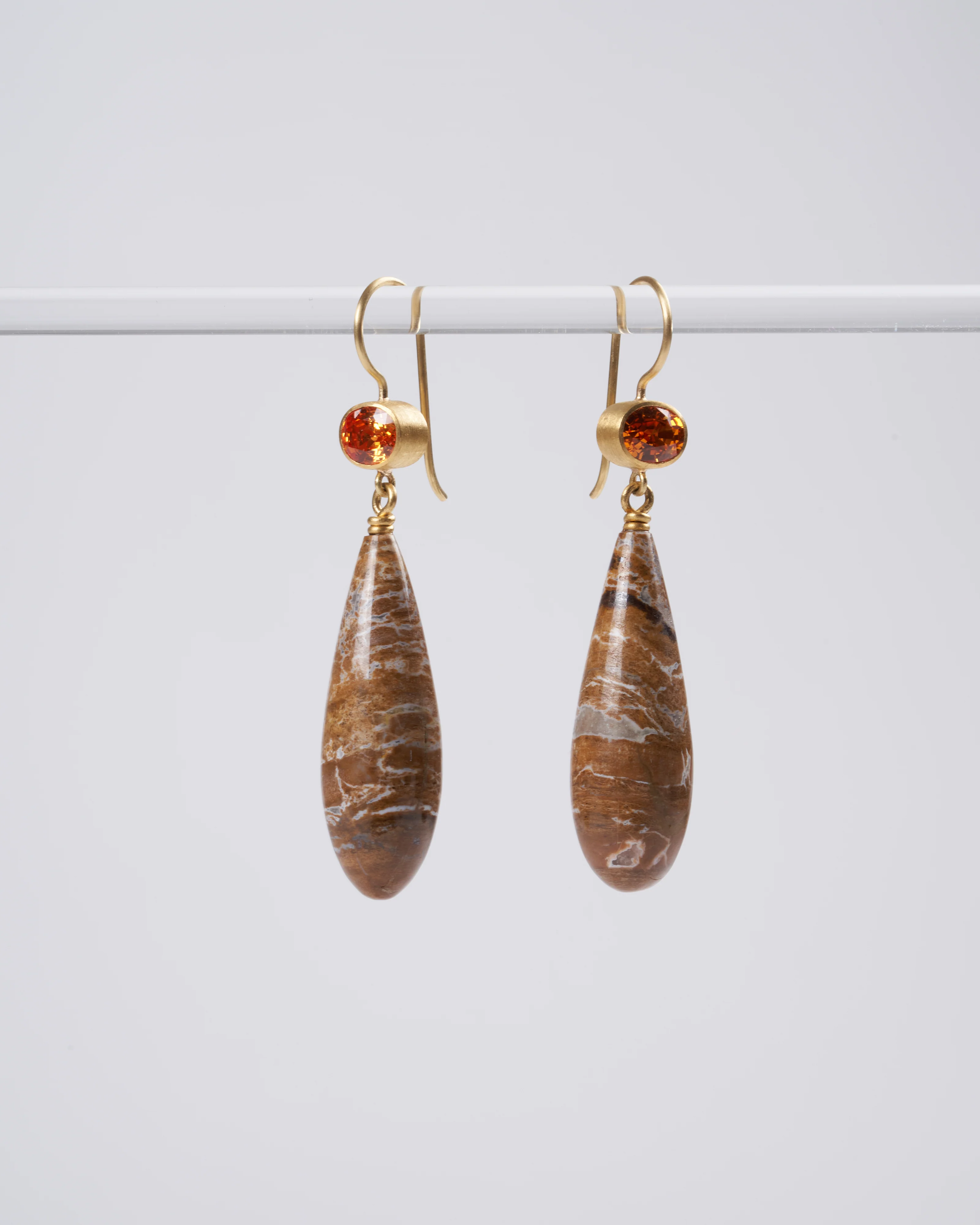 ofk apple and ear wire oval orange sapphires with fosilicized wood 22/18k yg - brown - Image 2
