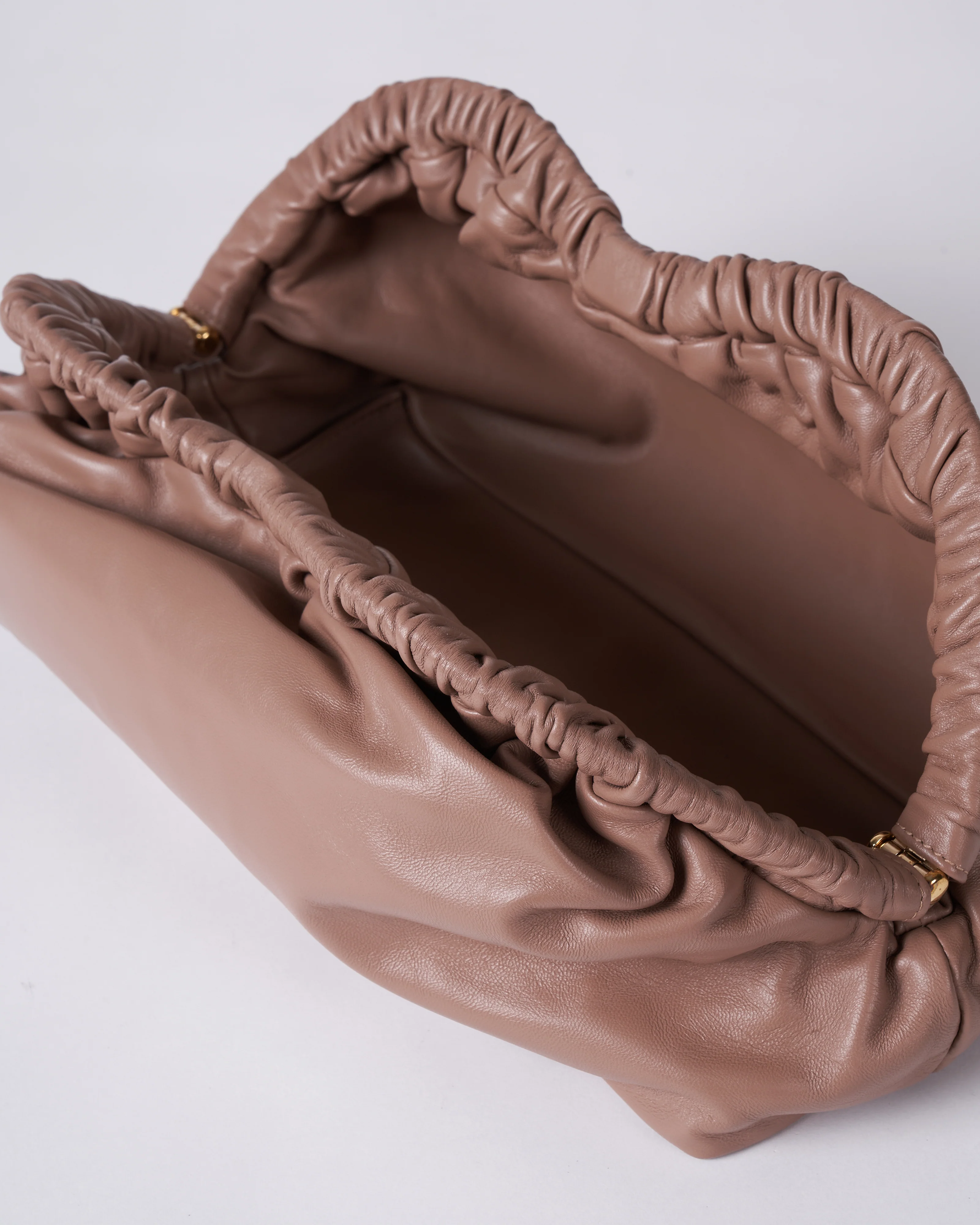 cloud clutch - biscotto - Image 2