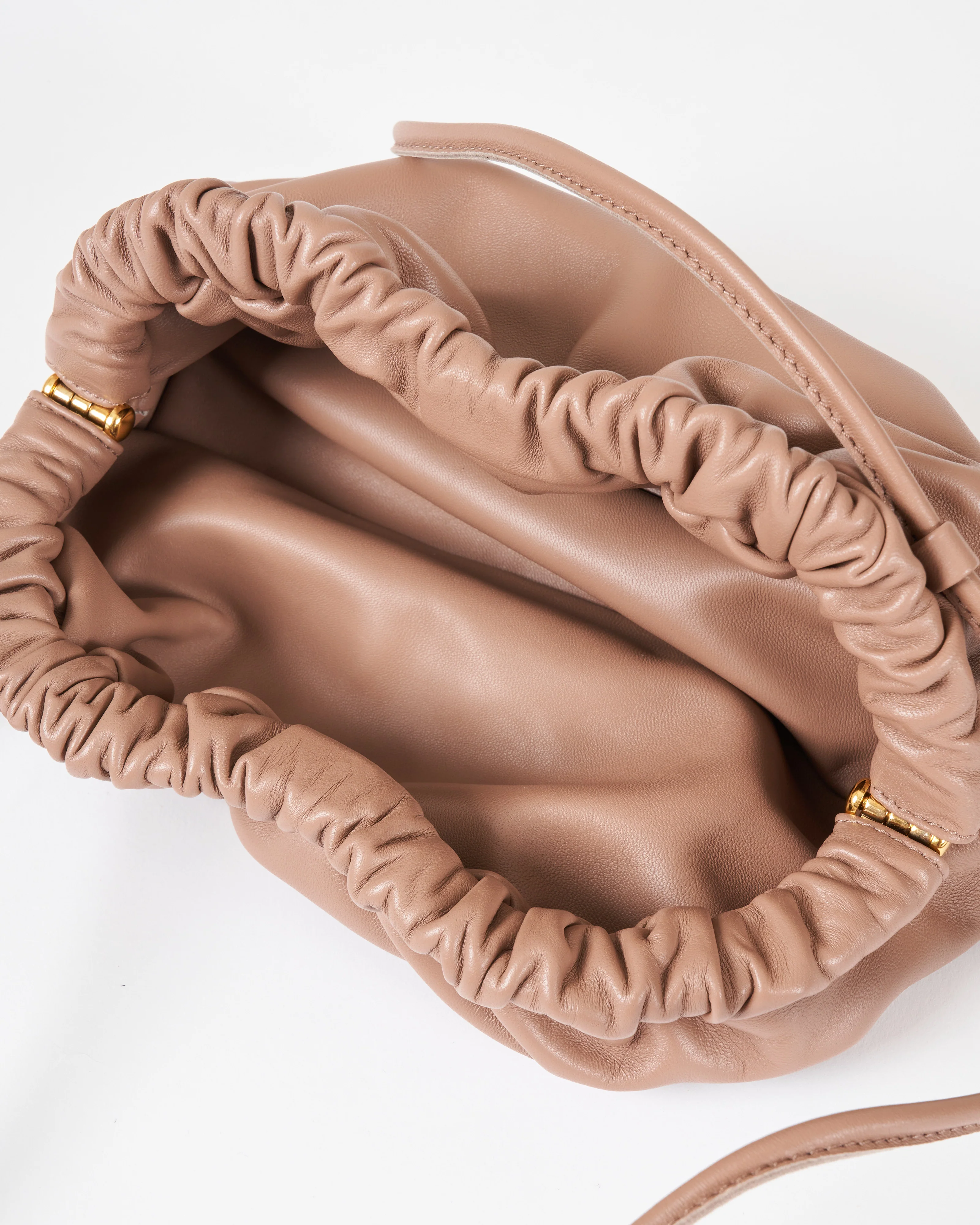 mini cloud clutch - biscotto - Image 5