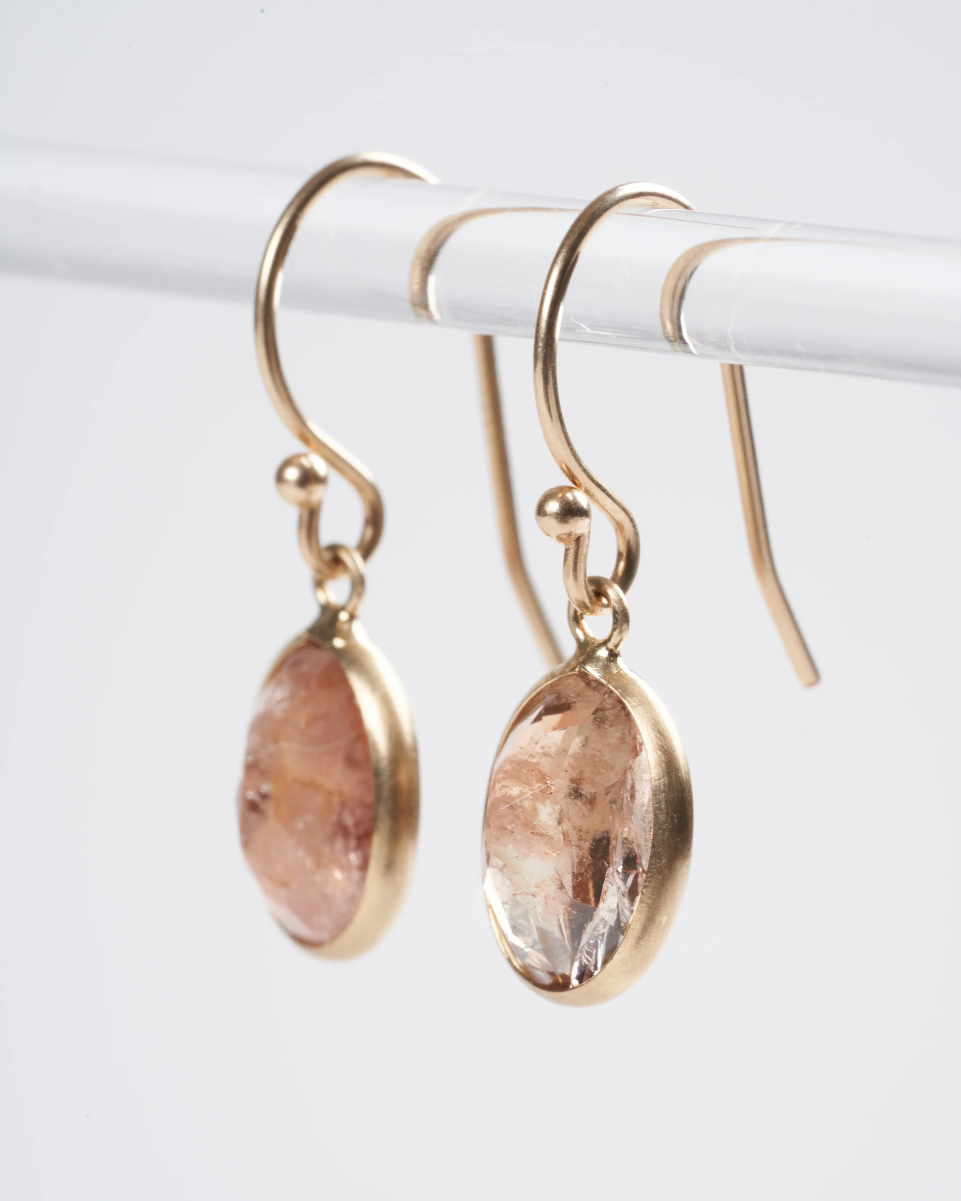 andalucite earrings 18k yg - lt brwn - Image 3