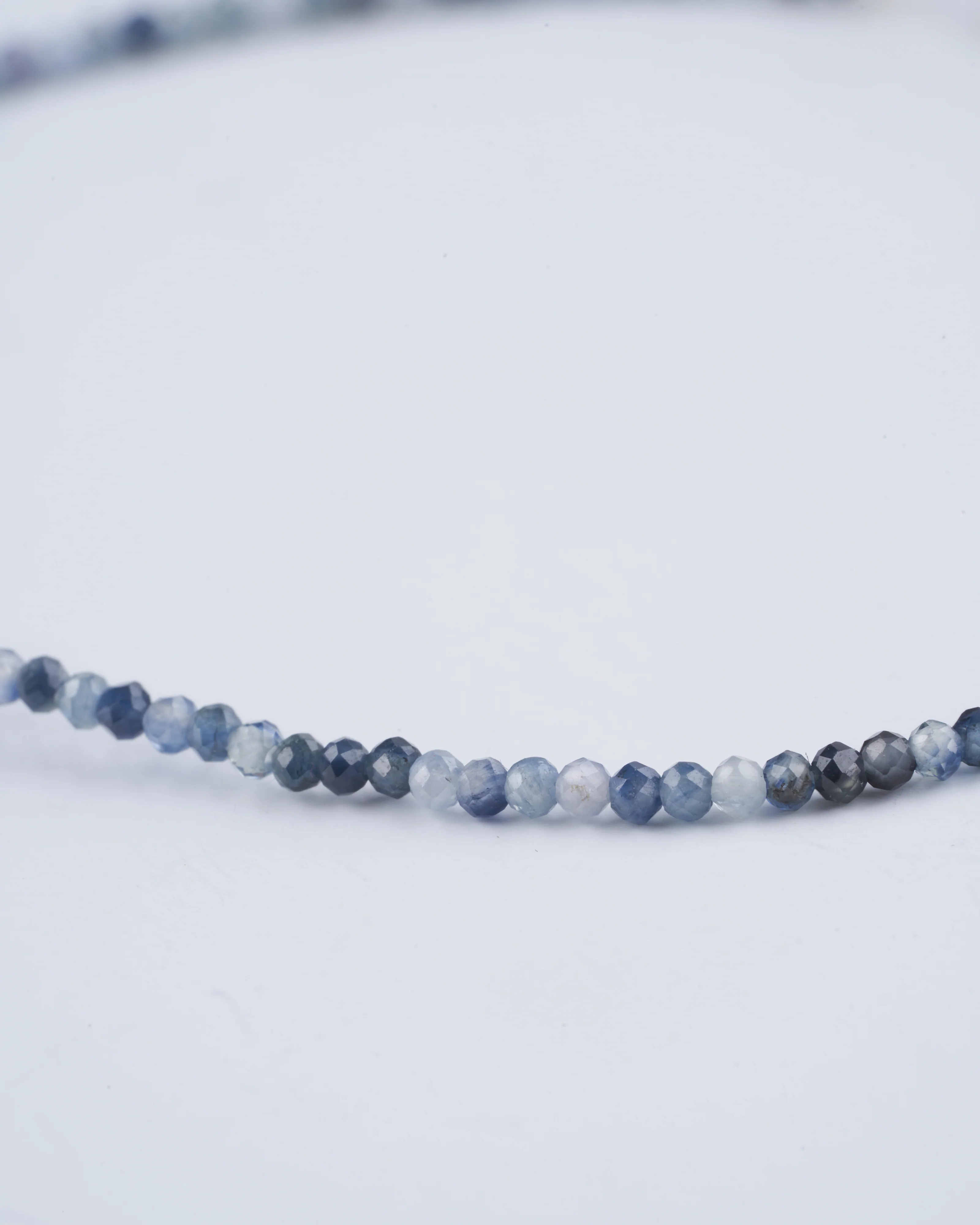 blue sapphire bracelet with gold pod bracelet - 18k yellow gold - Image 2
