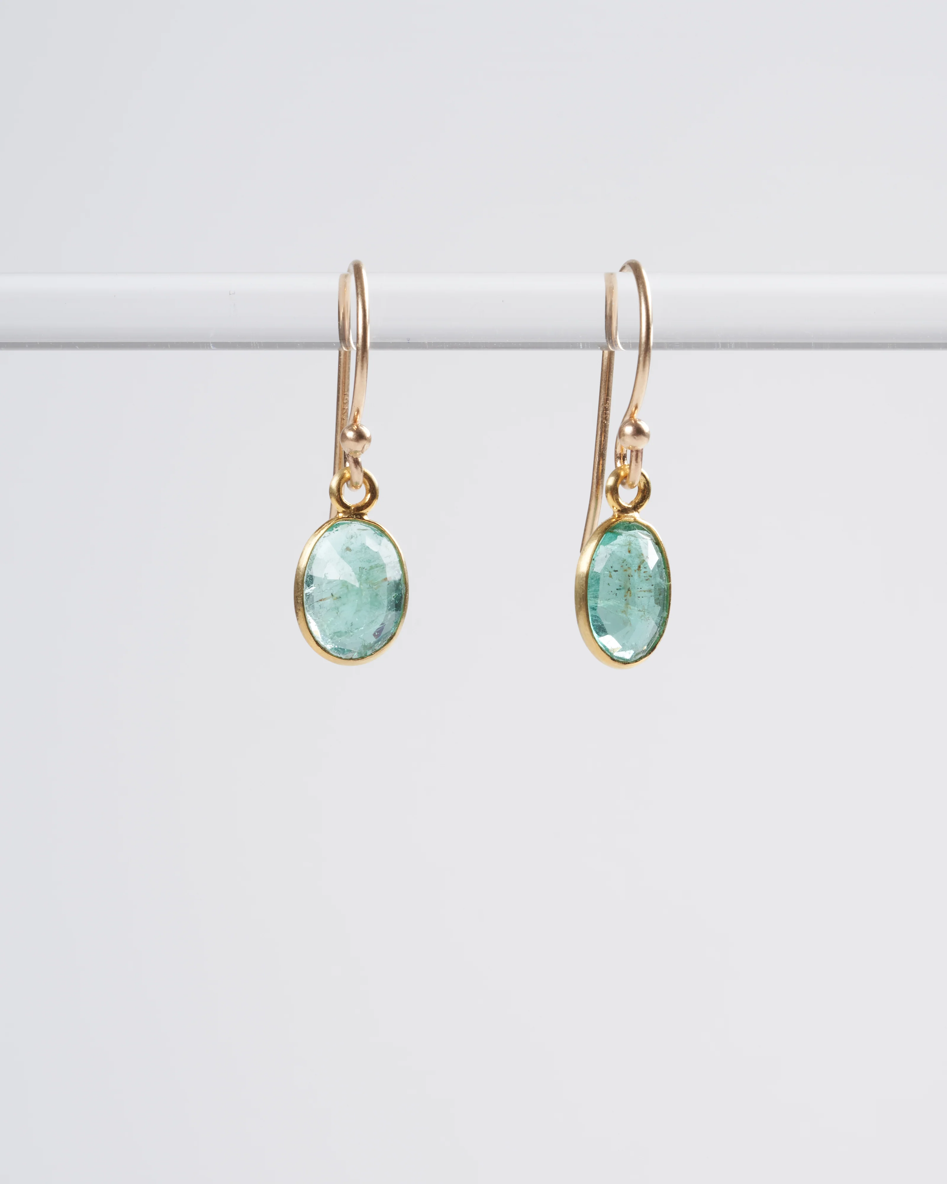 emerald 18k yg xs earrings - green
