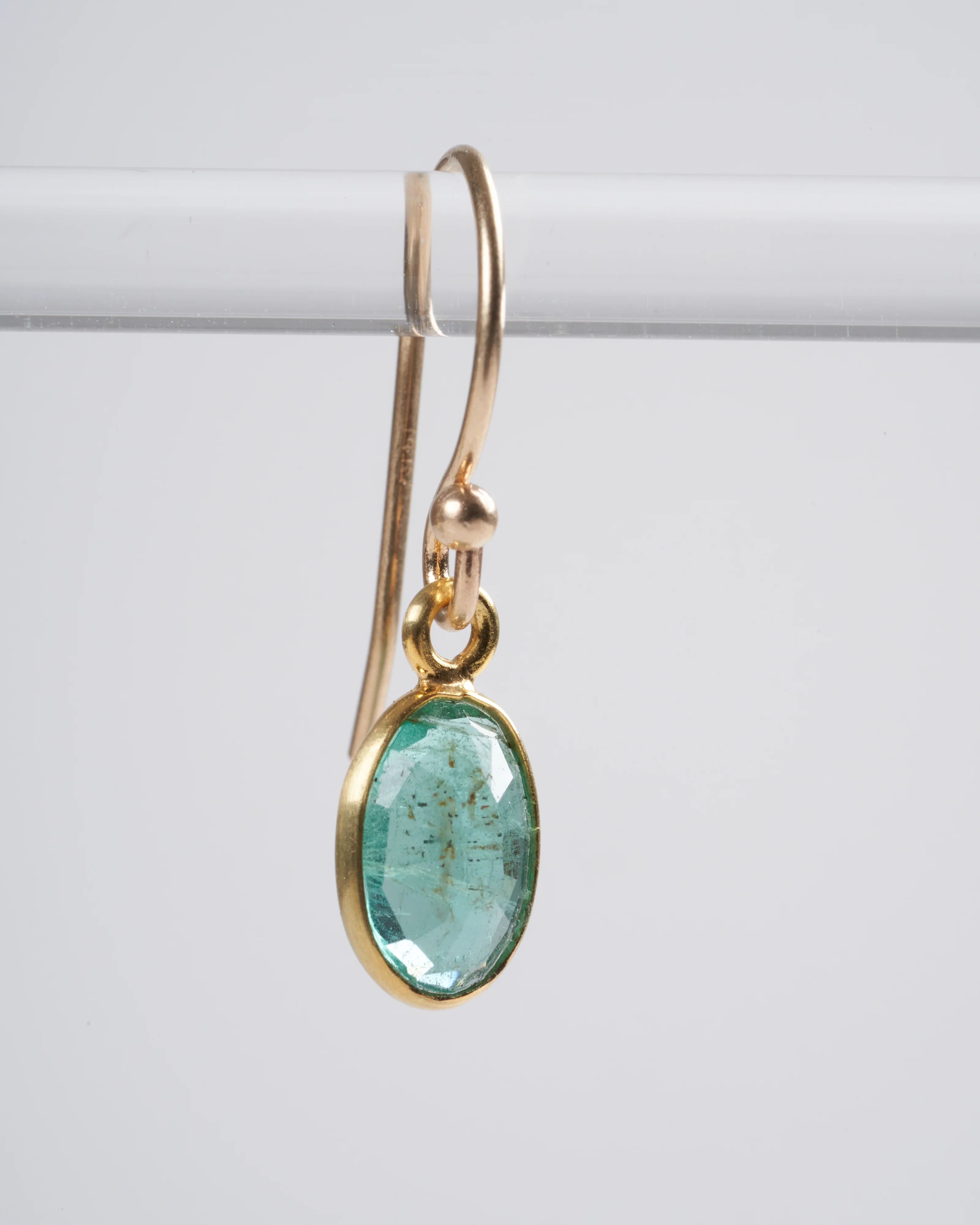 emerald 18k yg xs earrings - green - Image 2