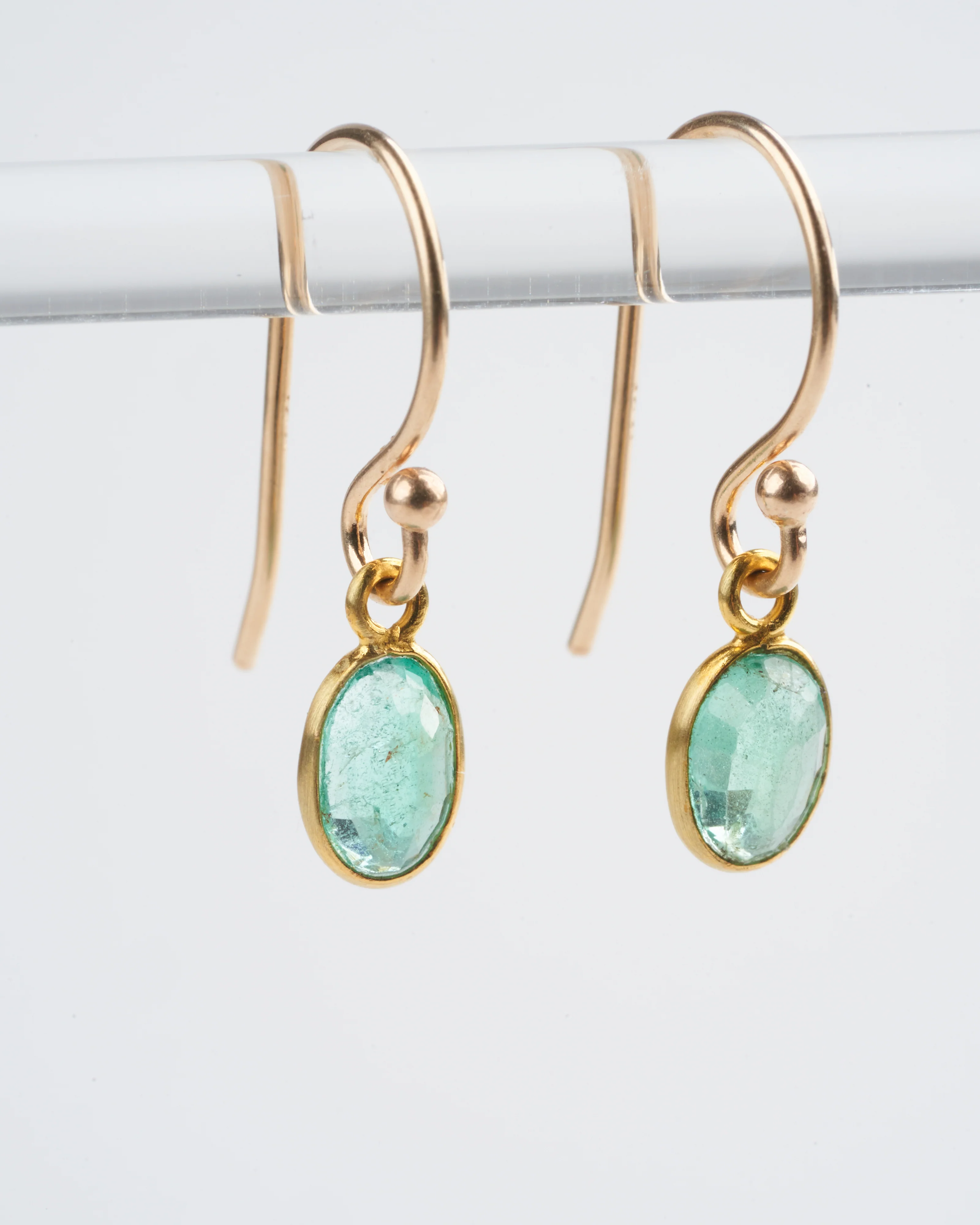 emerald xs drop earrings - green - Image 2