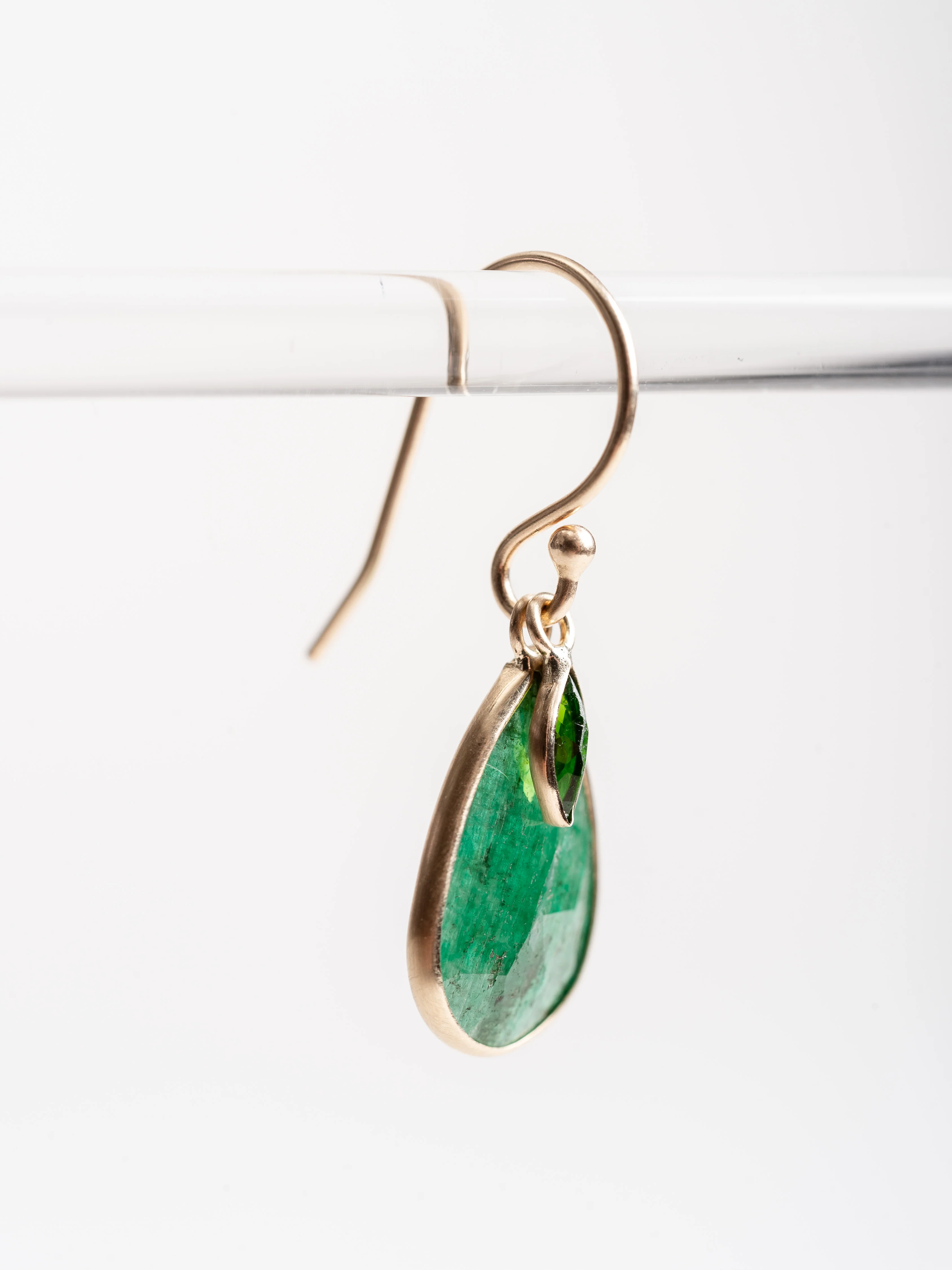 emerald teardrop/peridot earrings - Image 3