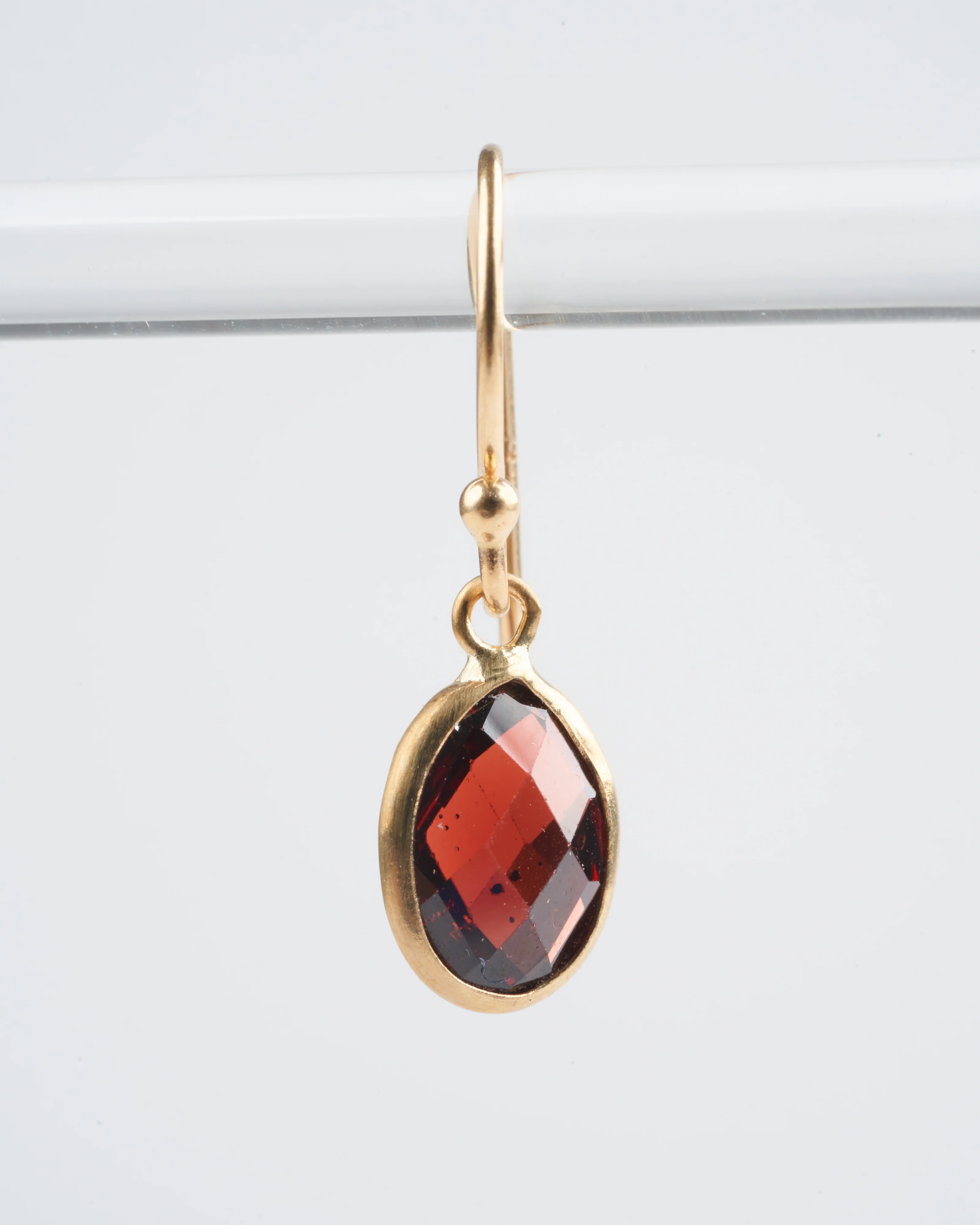 garnet drop earrings - red - Image 3