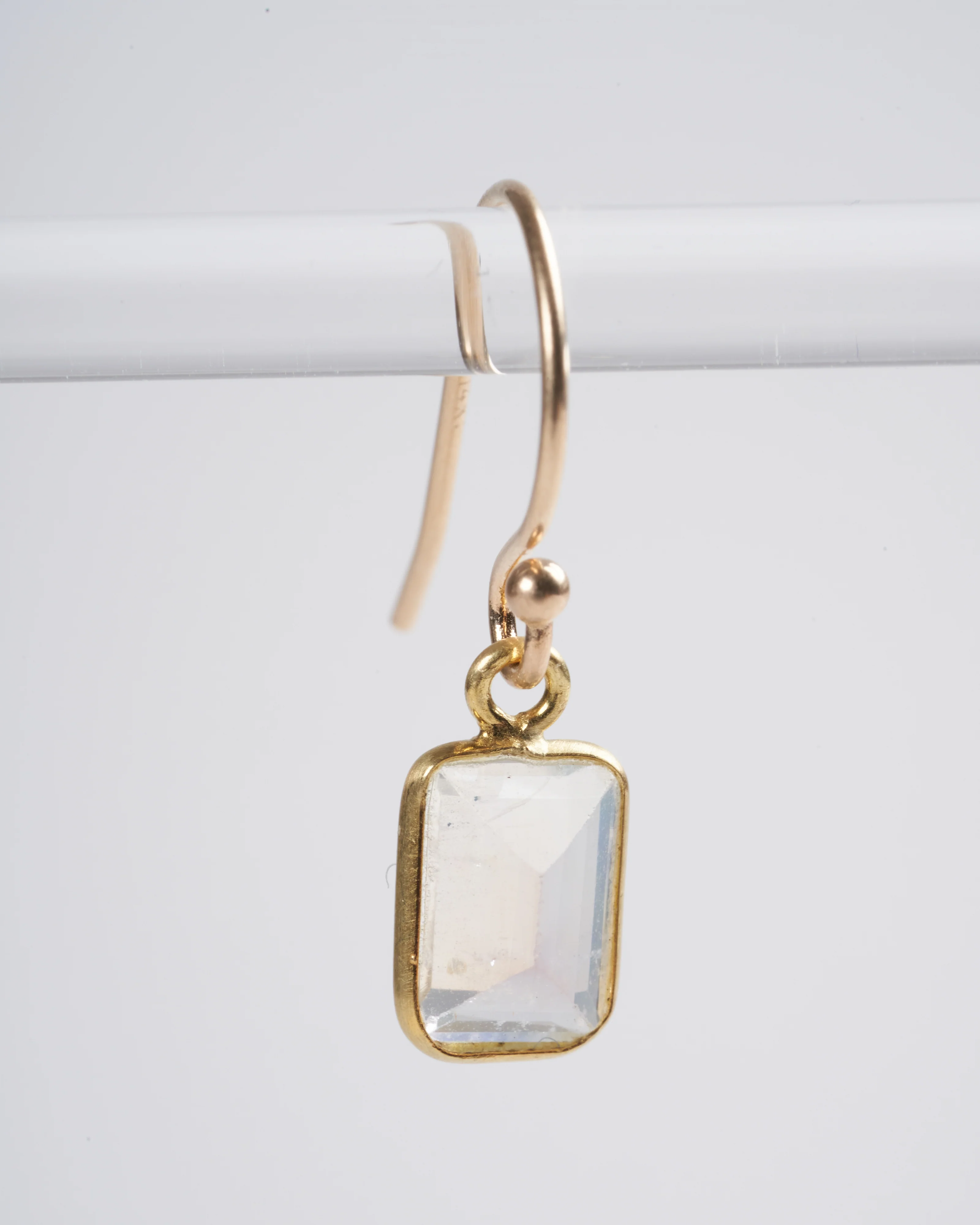 moonstone earrings with 18k yg - white - Image 2