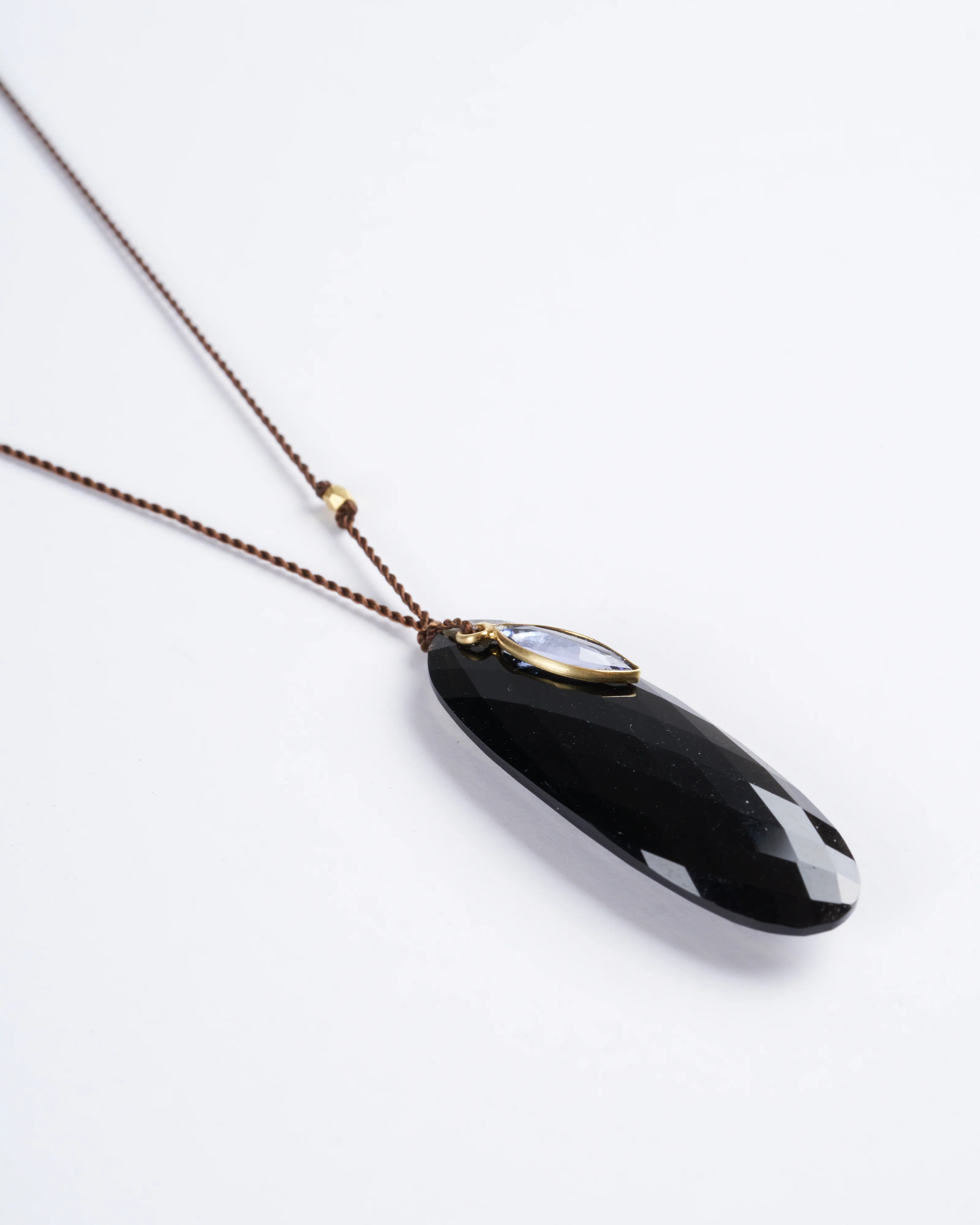 obsidian and tanzanite 18k yg - black - Image 2