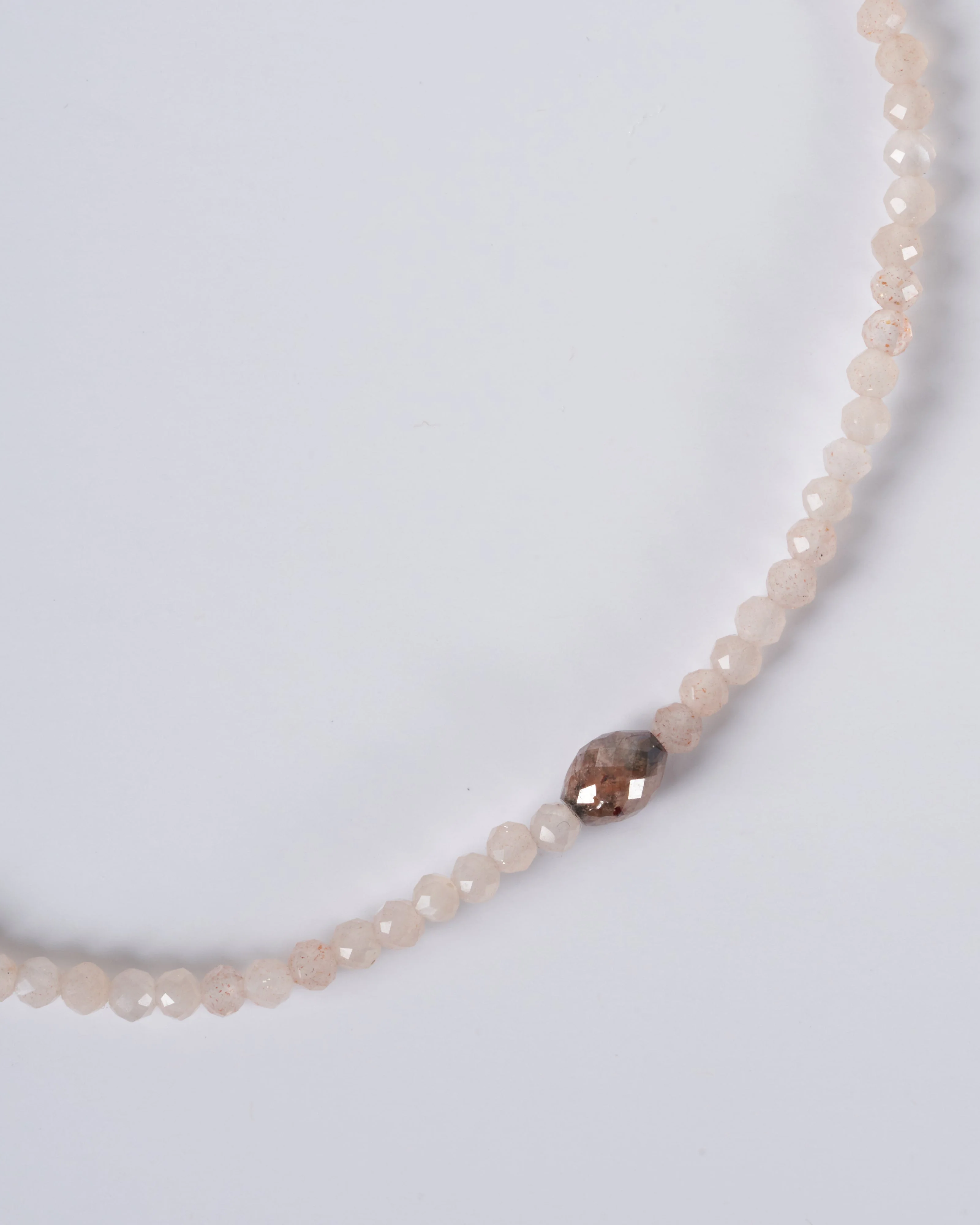 peach moonstone woth rose diamond 9k clasp - peach - Image 4