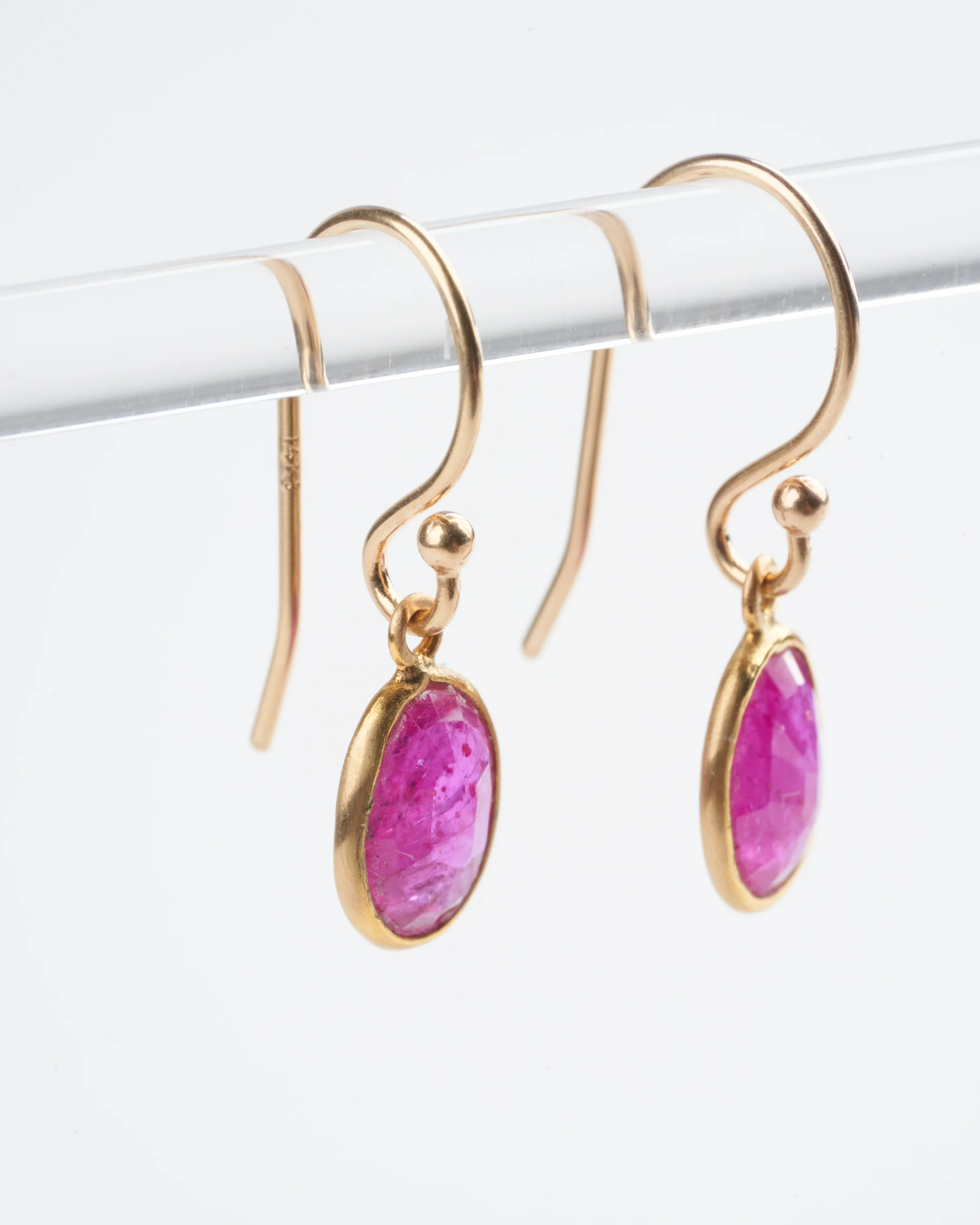 ruby drop earrings - pink - Image 2