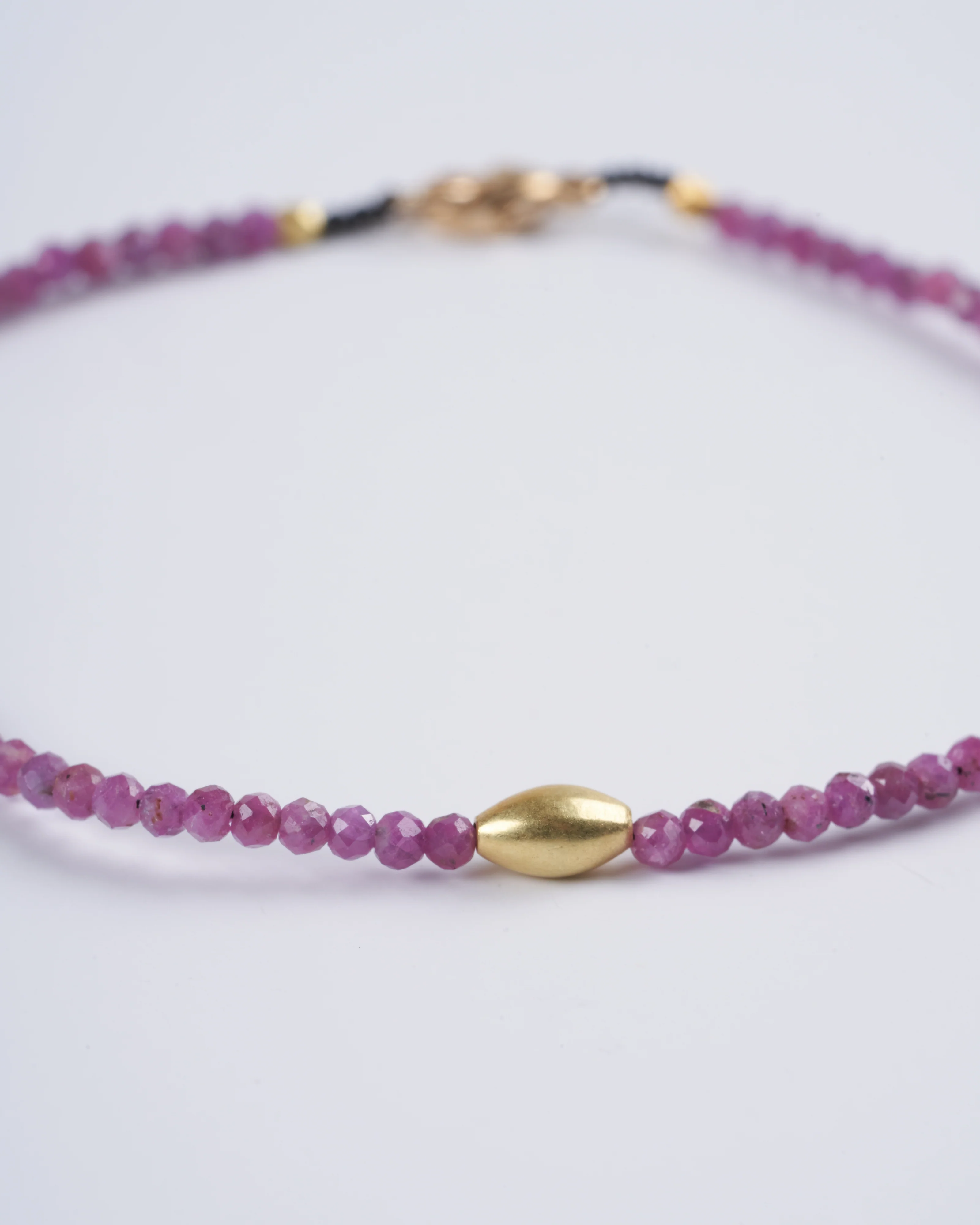 ruby and 18k yellow gold beaded bracelet - Image 2