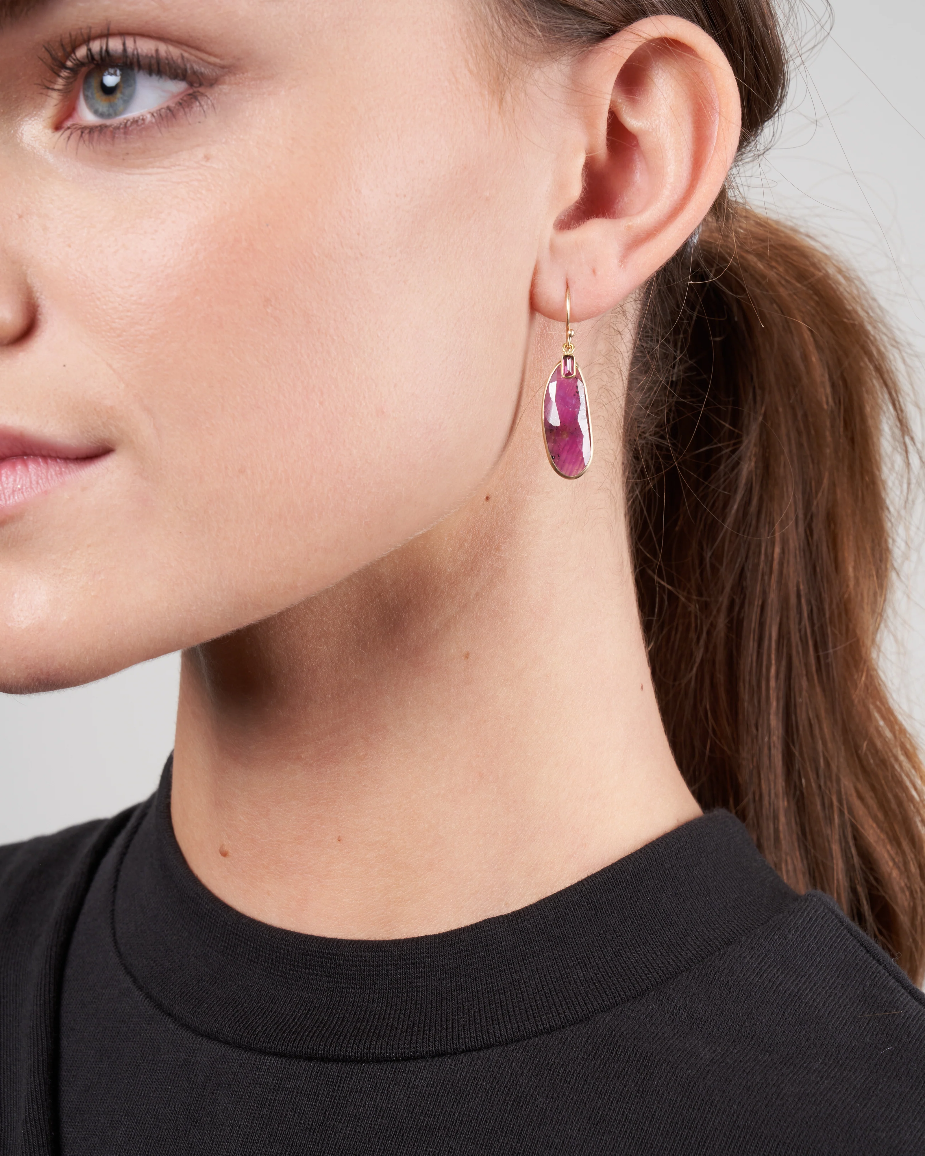 ruby and sapphire baguette 18k yellow gold - Image 4