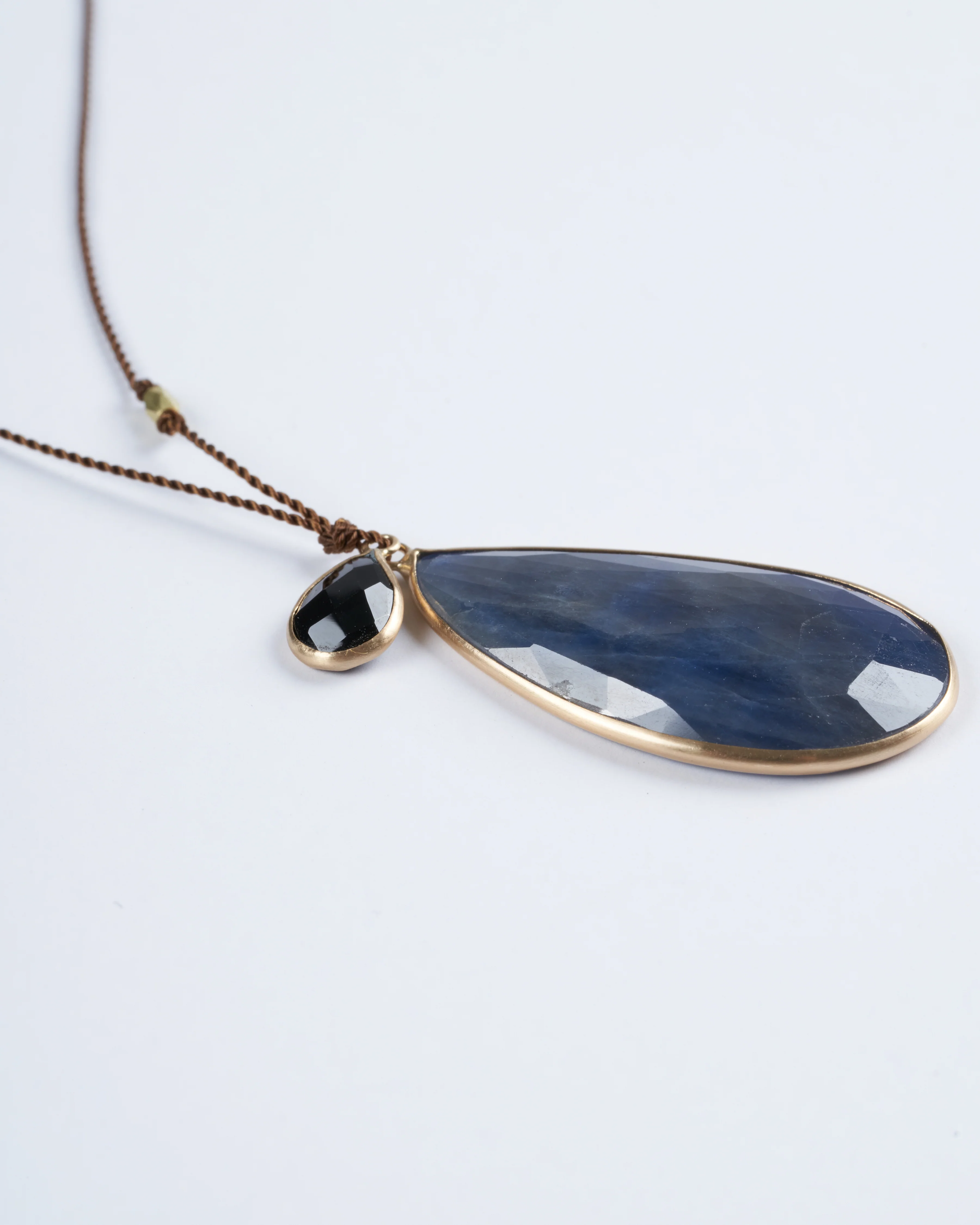 sapphire & black spineal 14k - sapphire - Image 2