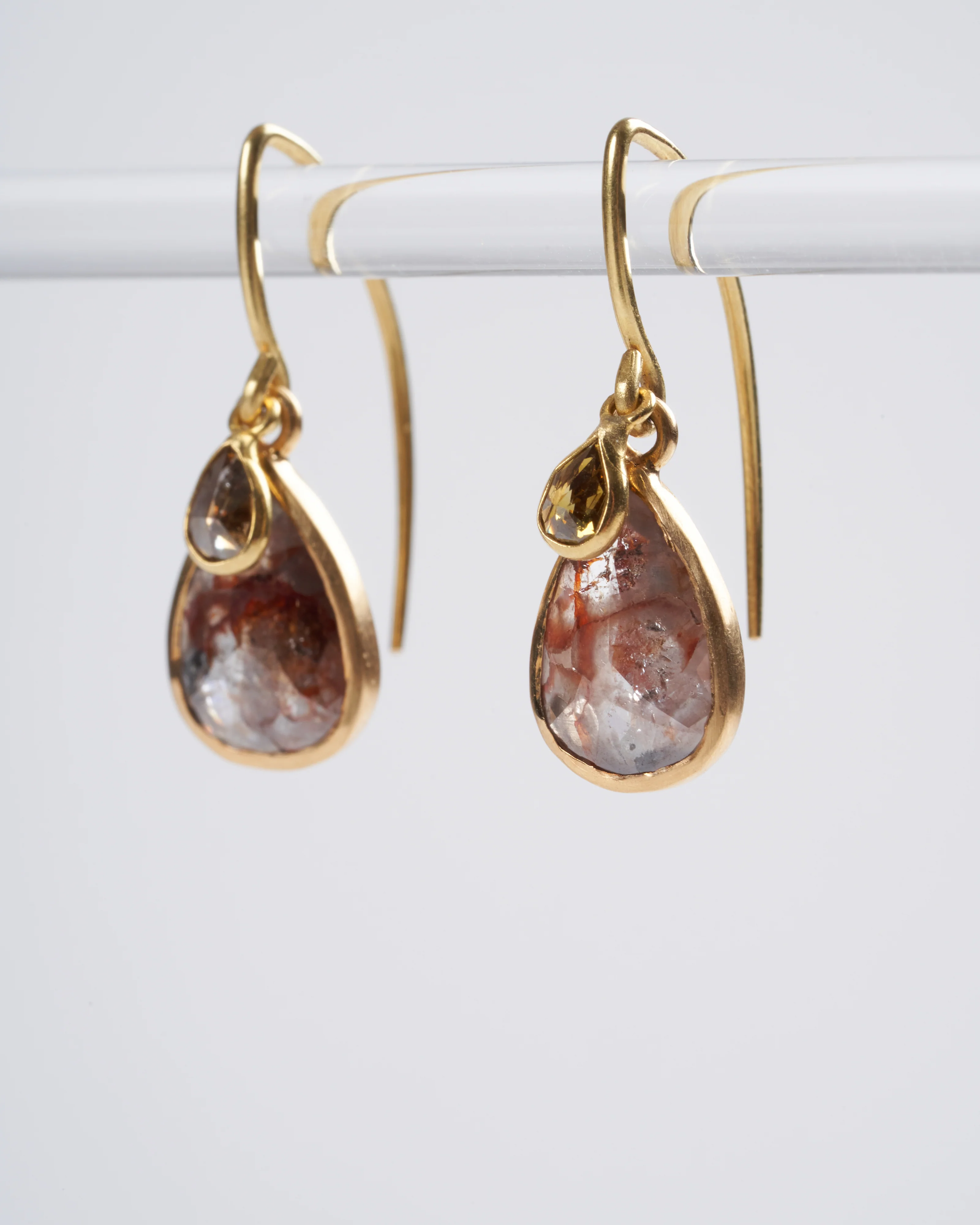teardrop double diamond earrings - cognac - Image 2