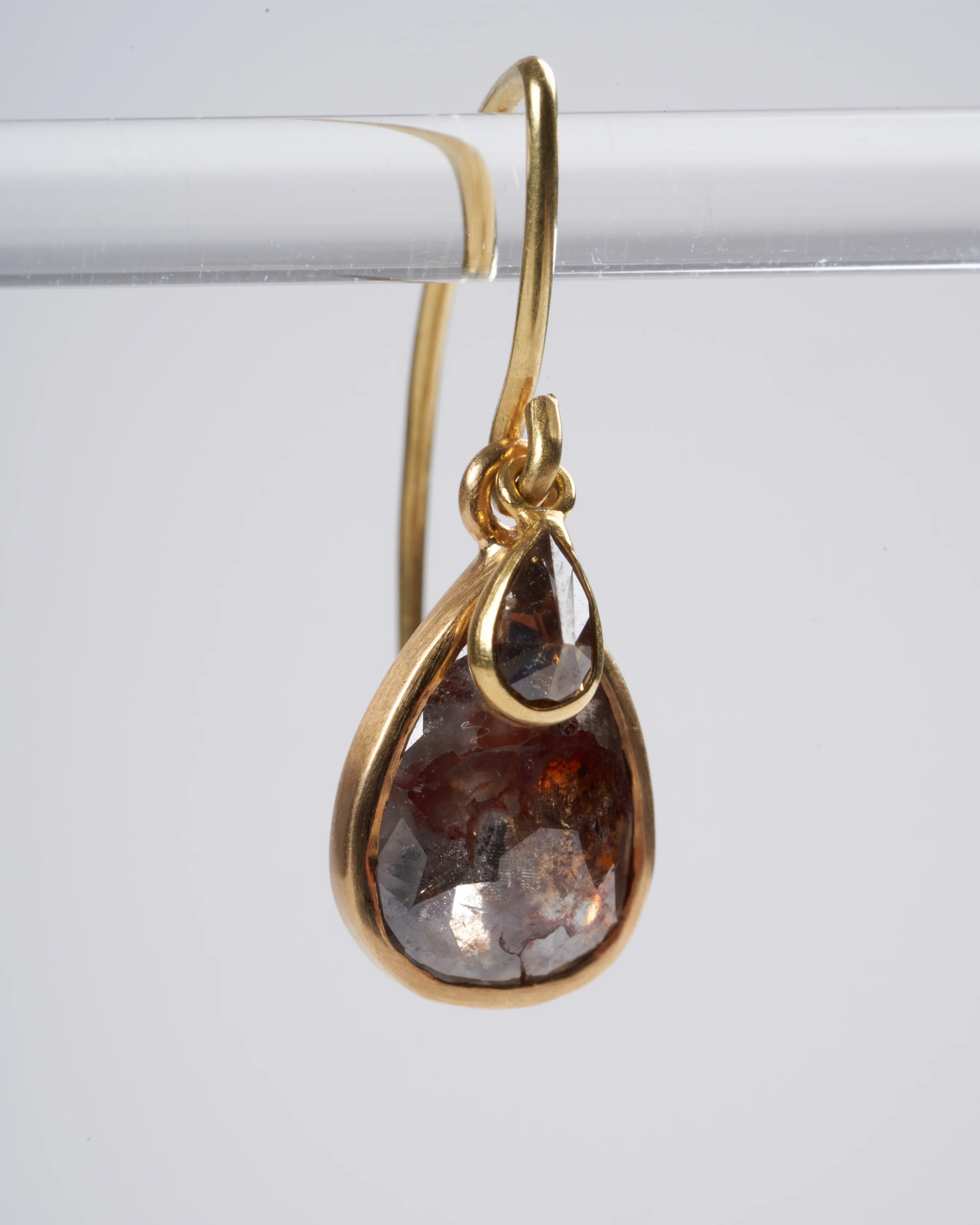 teardrop double diamond earrings - cognac - Image 3