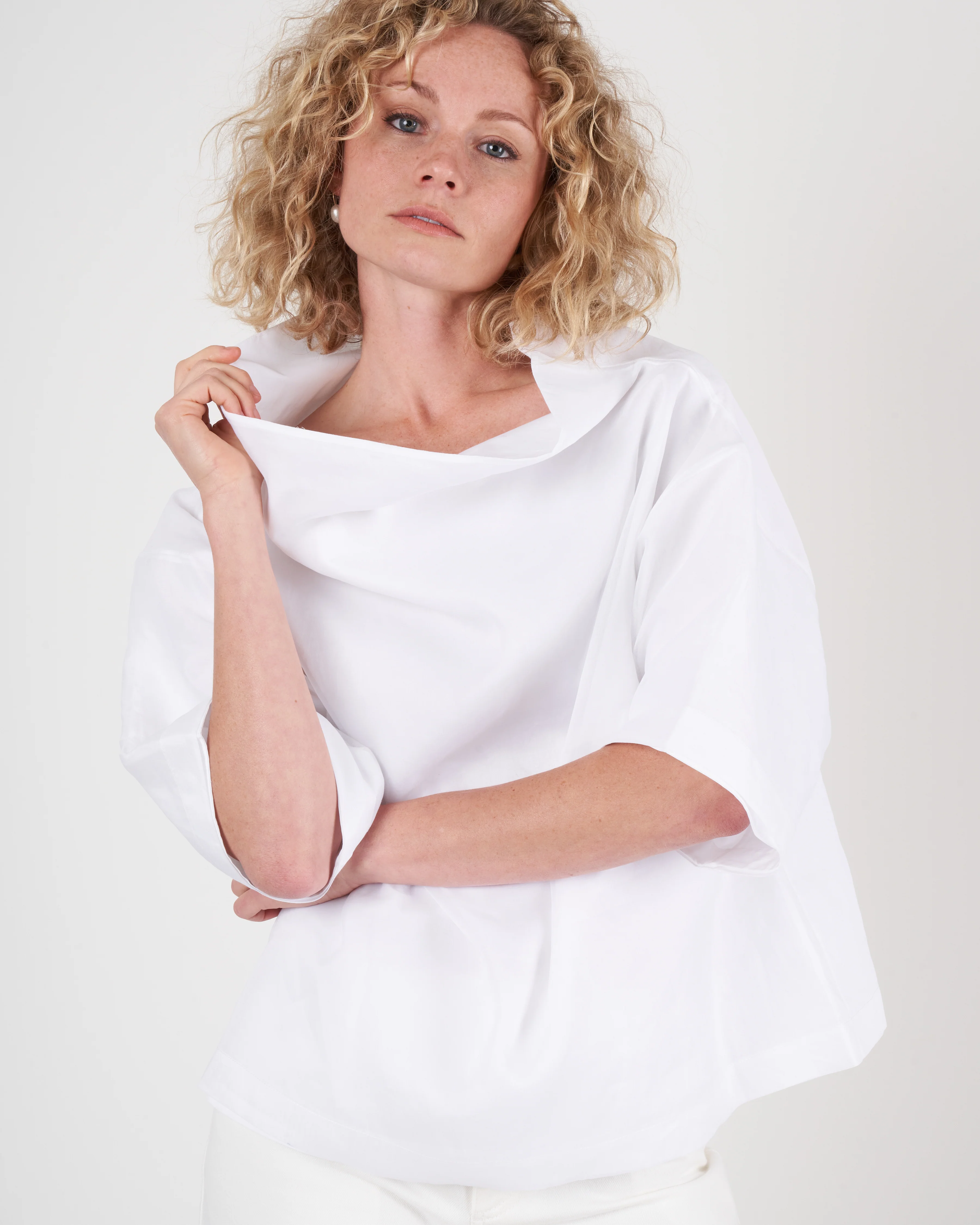 square top w/ funnel neck - white