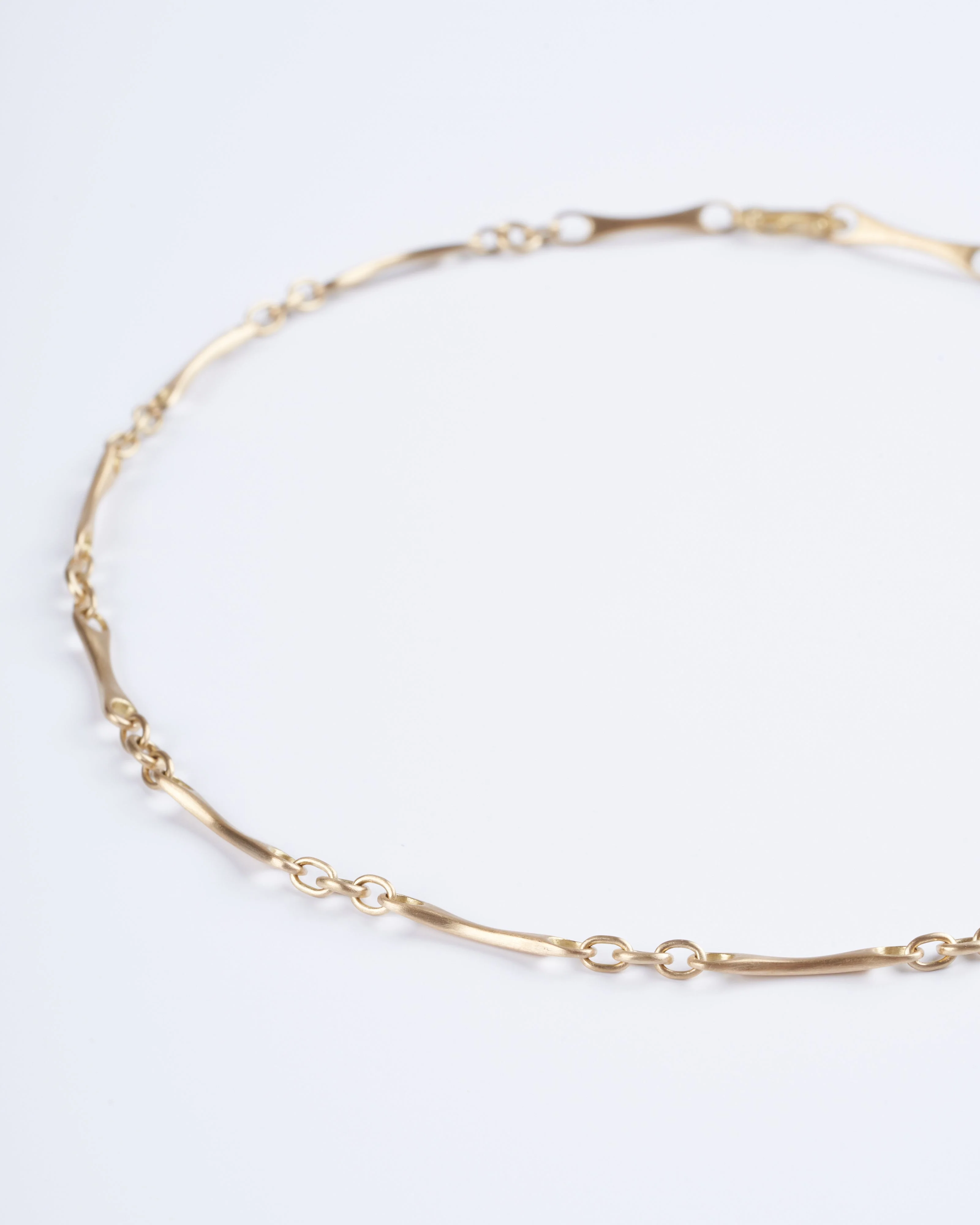 small city bar necklace - gold - Image 2