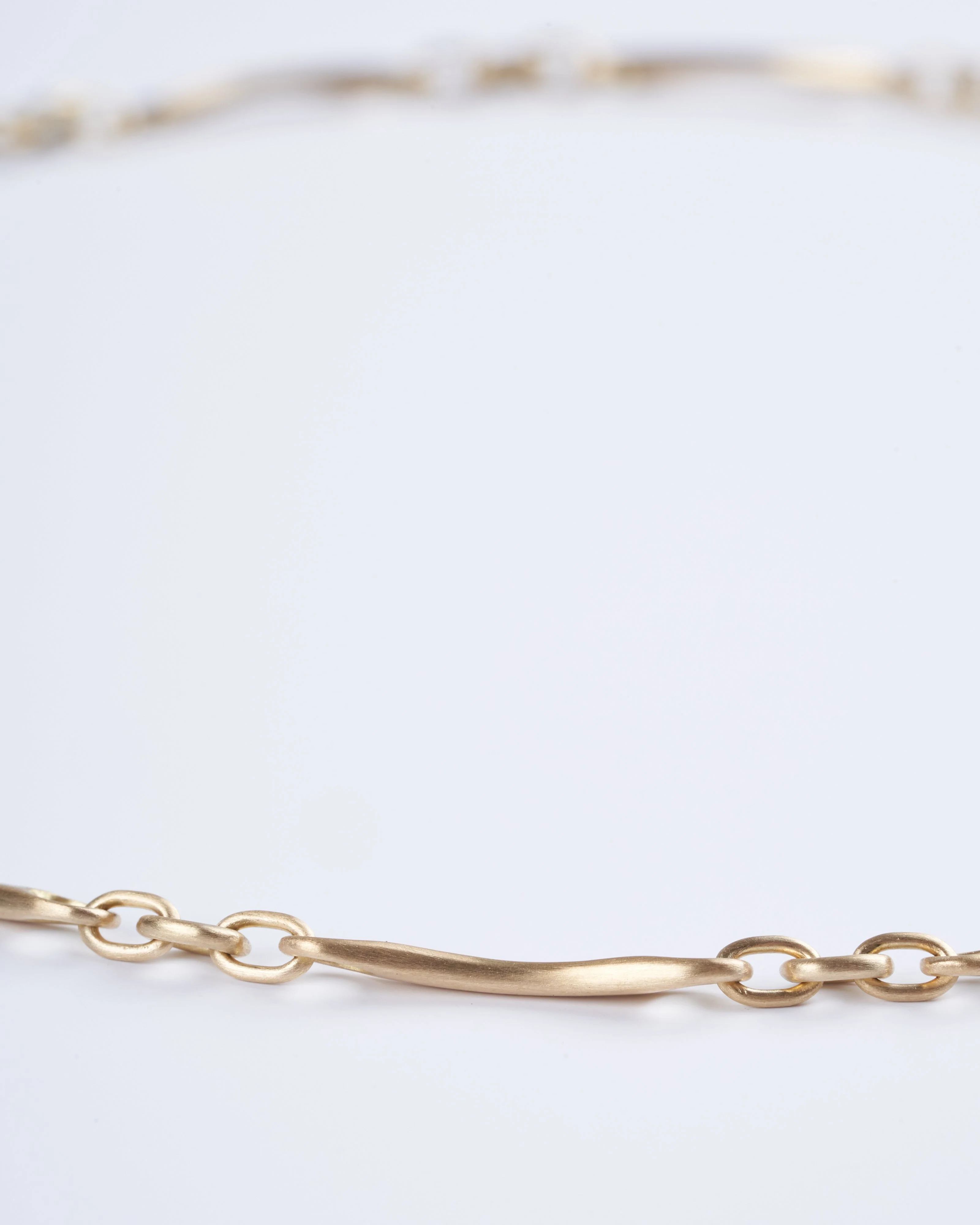 small city bar necklace - gold - Image 3