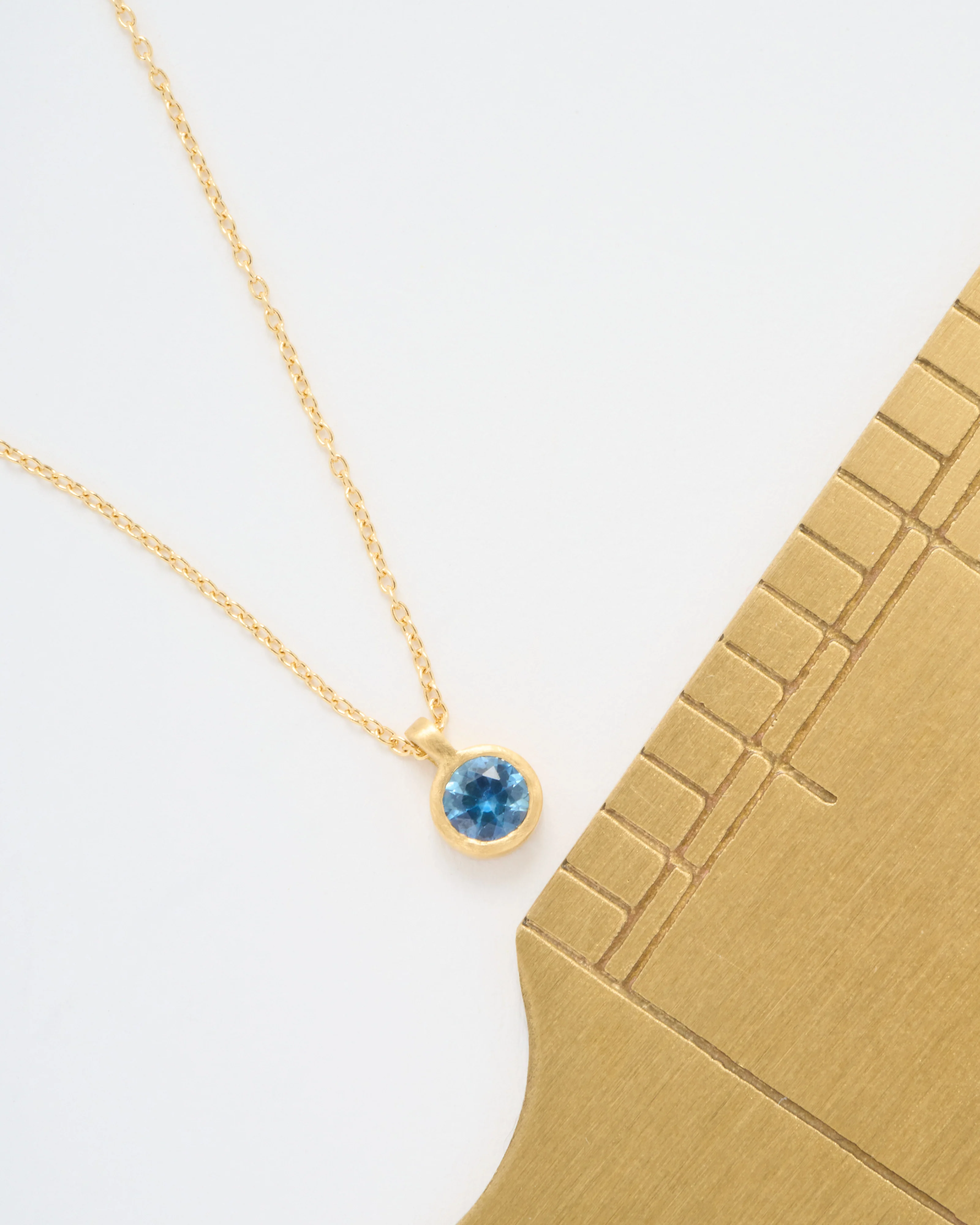 4mm sapphire pendant necklace - Image 5