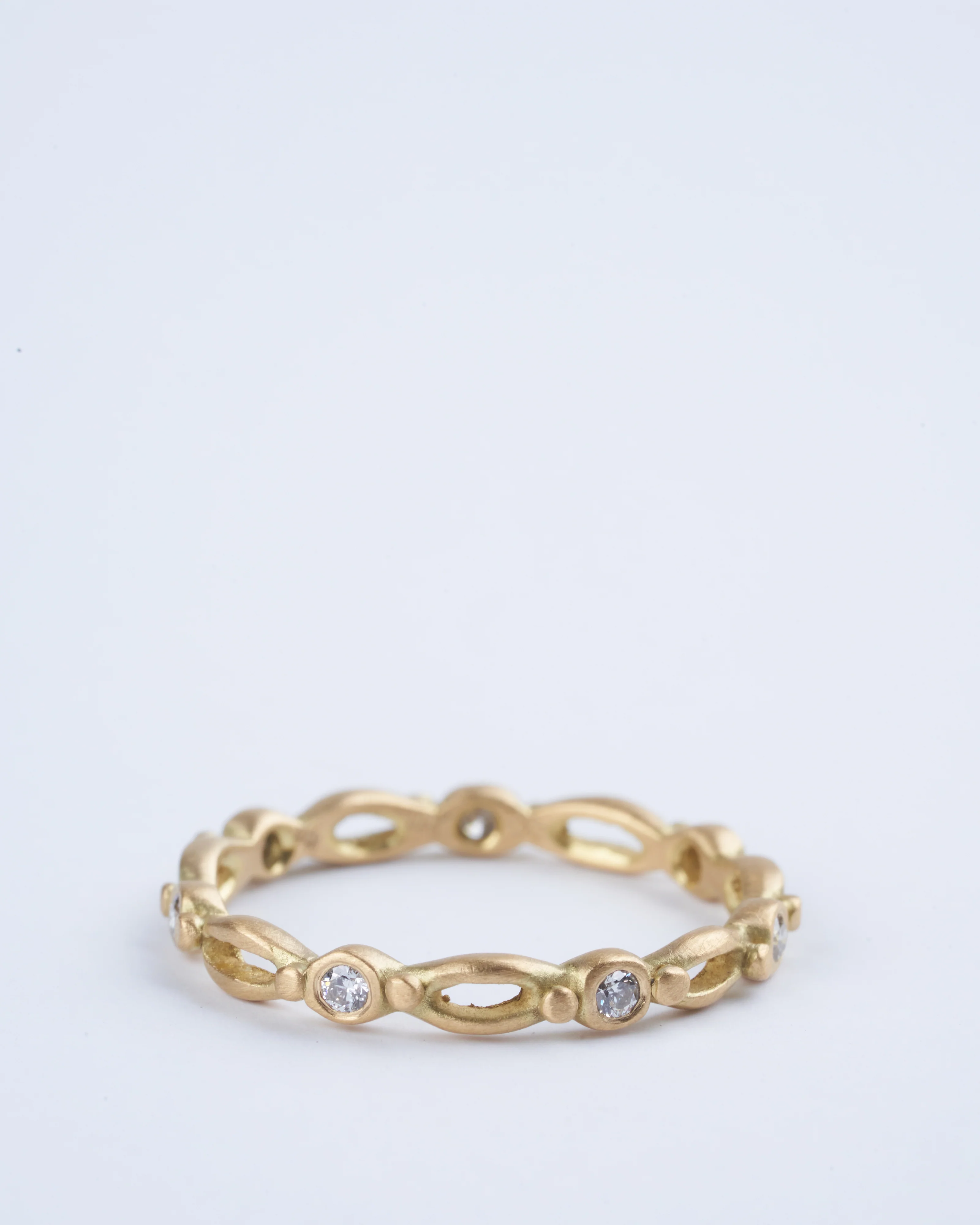 goddess small band with diamonds - 18k yellow gold - Image 2
