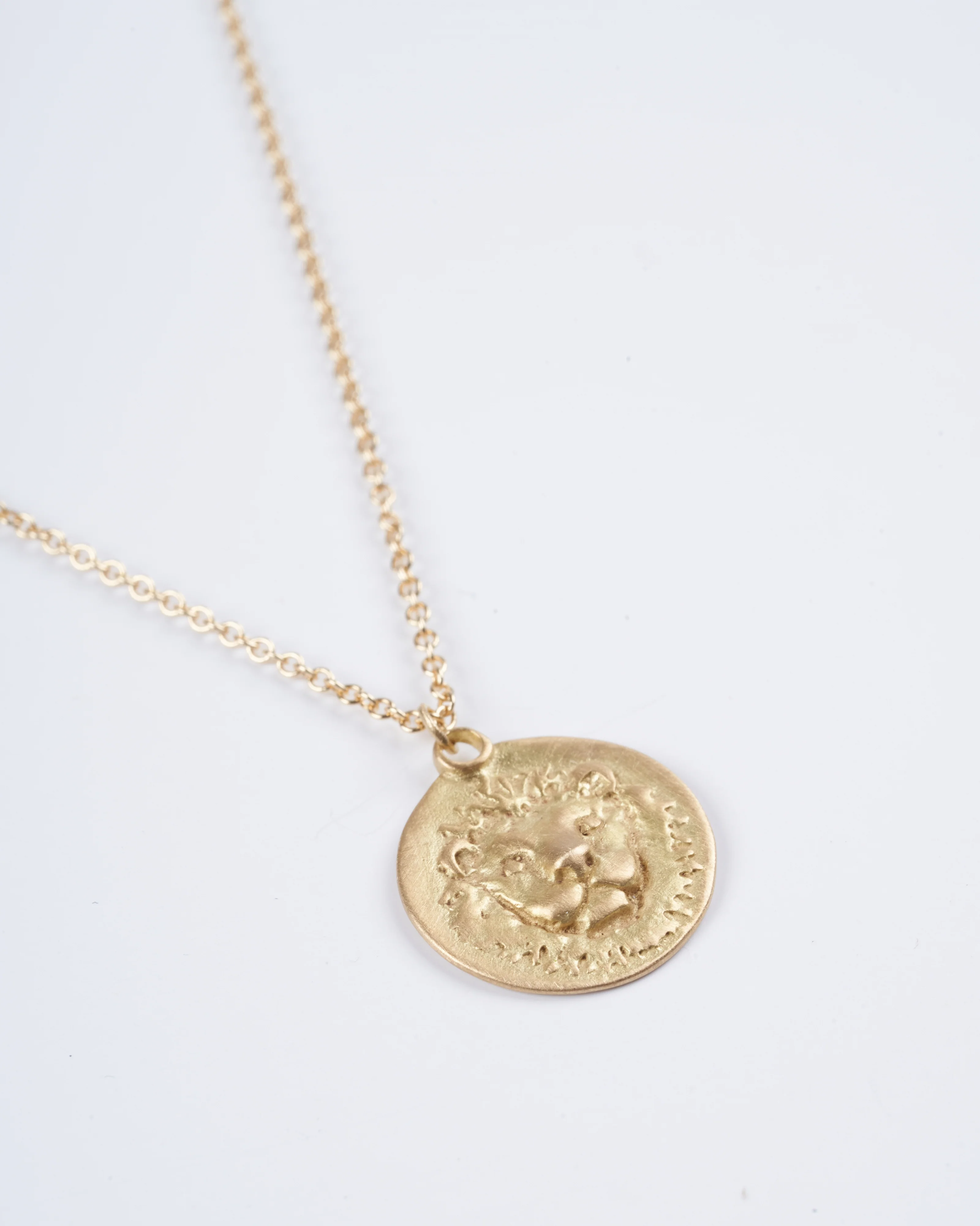leo disc necklace - yellow gold - Image 2