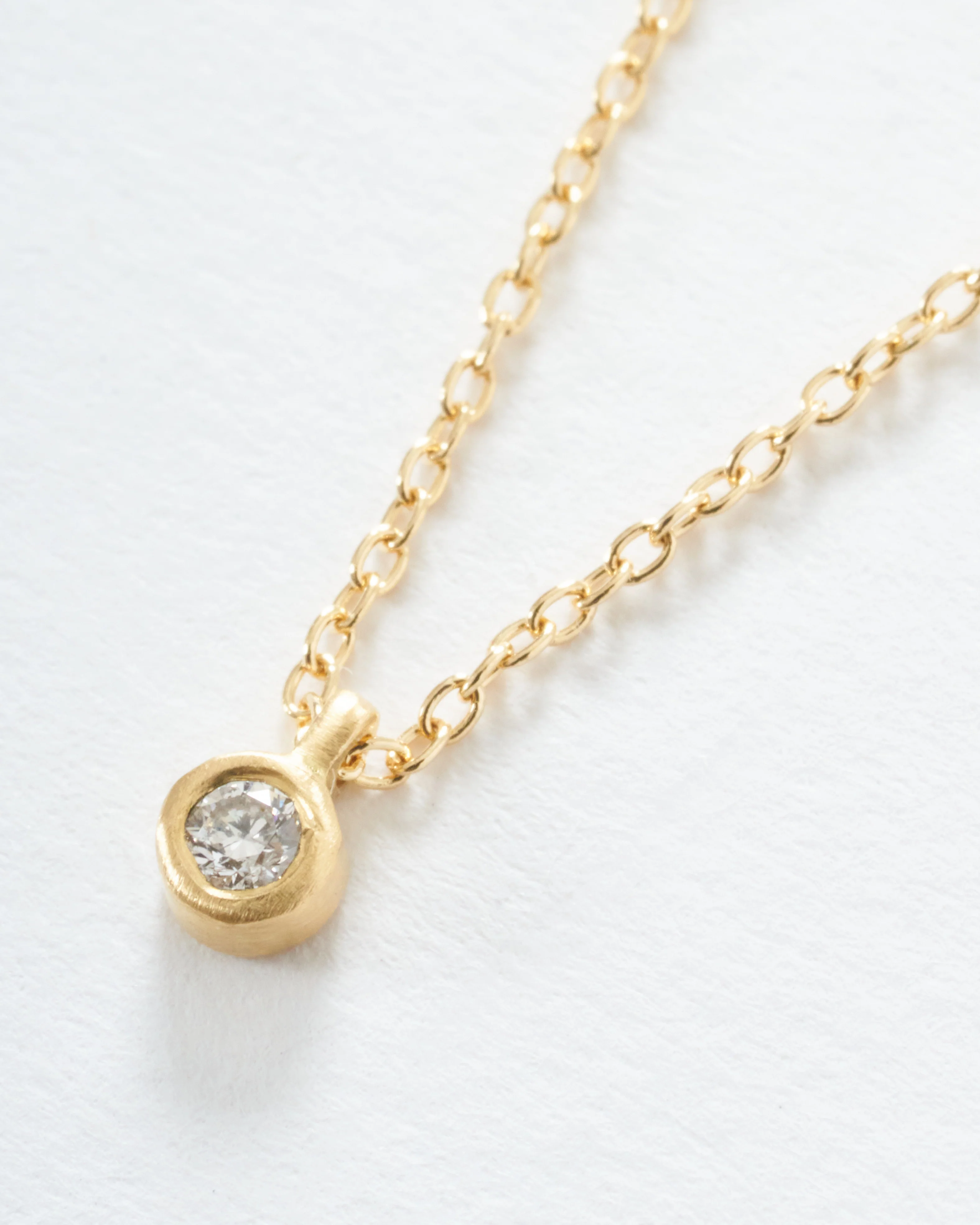 micro 3pt diamond necklace - Image 4