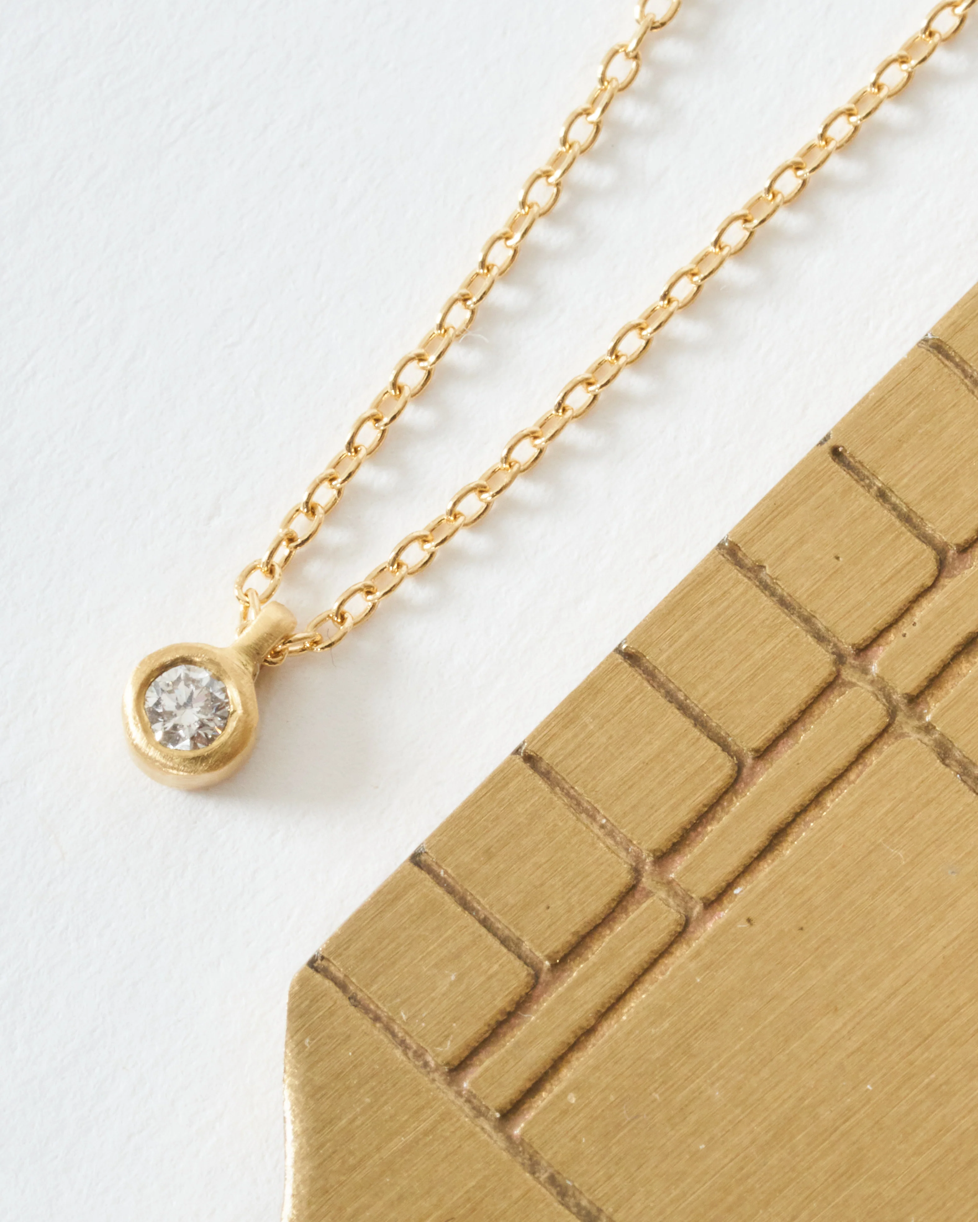 micro 3pt diamond necklace - Image 6