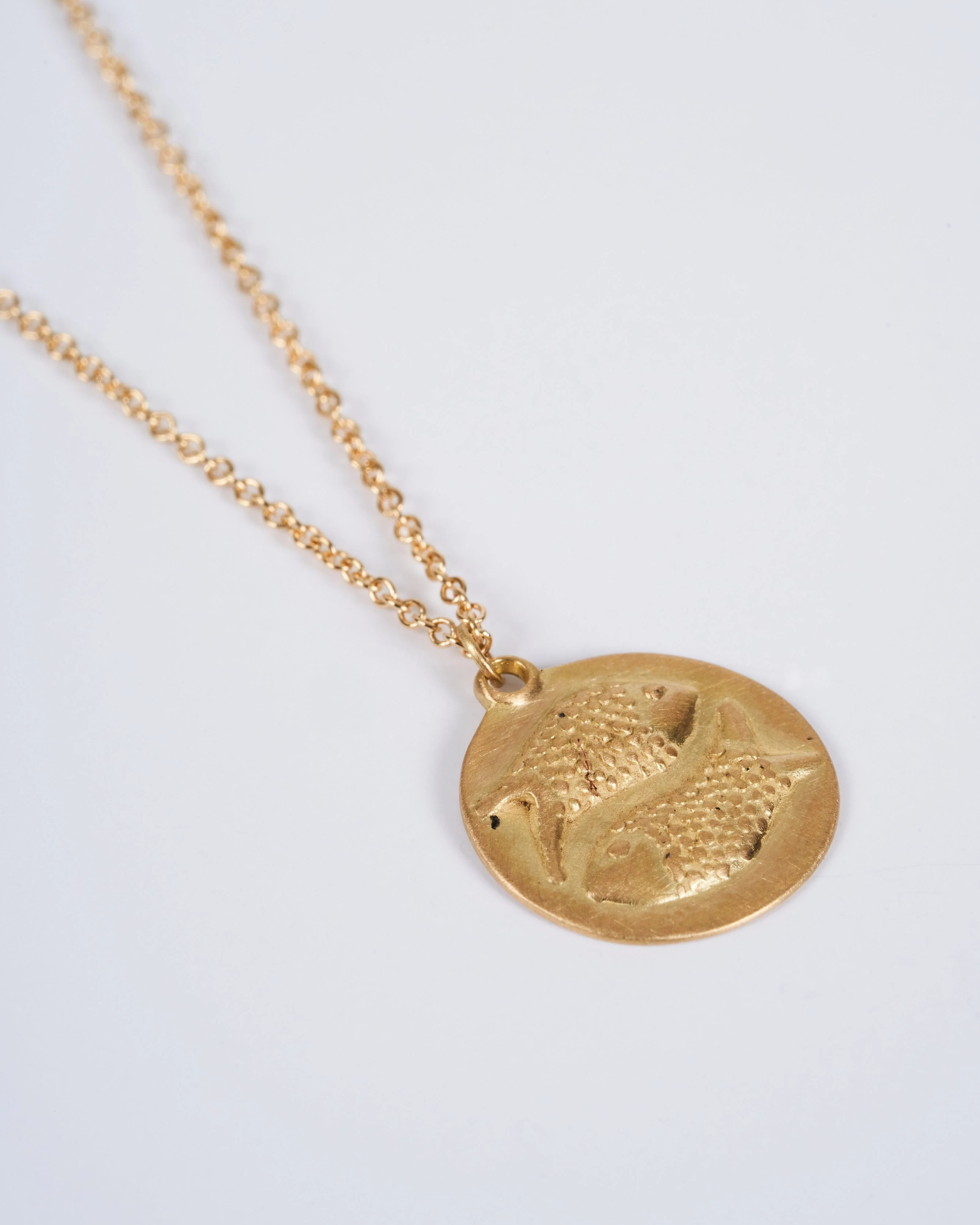 pisces disc necklace - yellow gold - Image 2