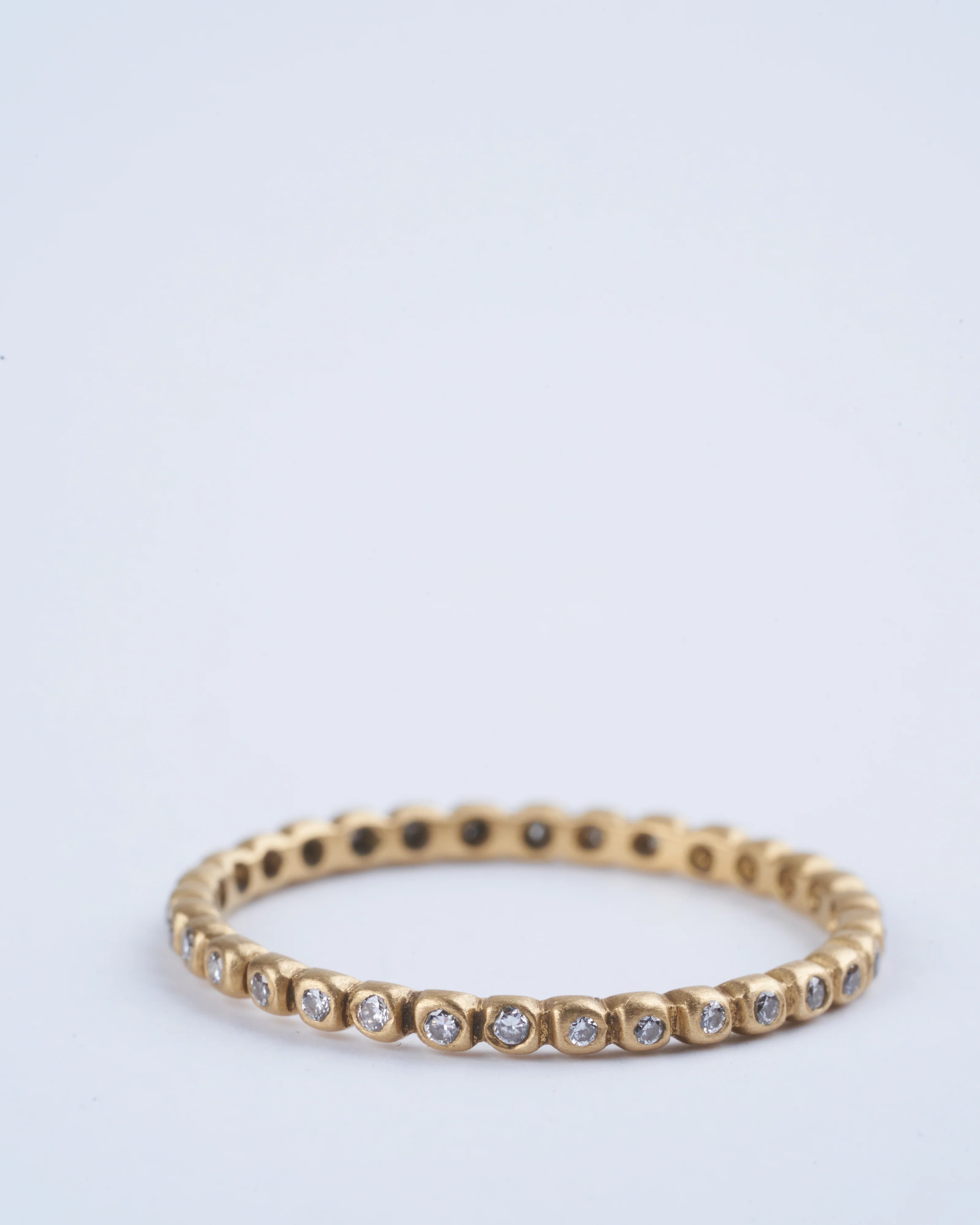 porch band with 1mm diamonds - 18k yellow gold - Image 2