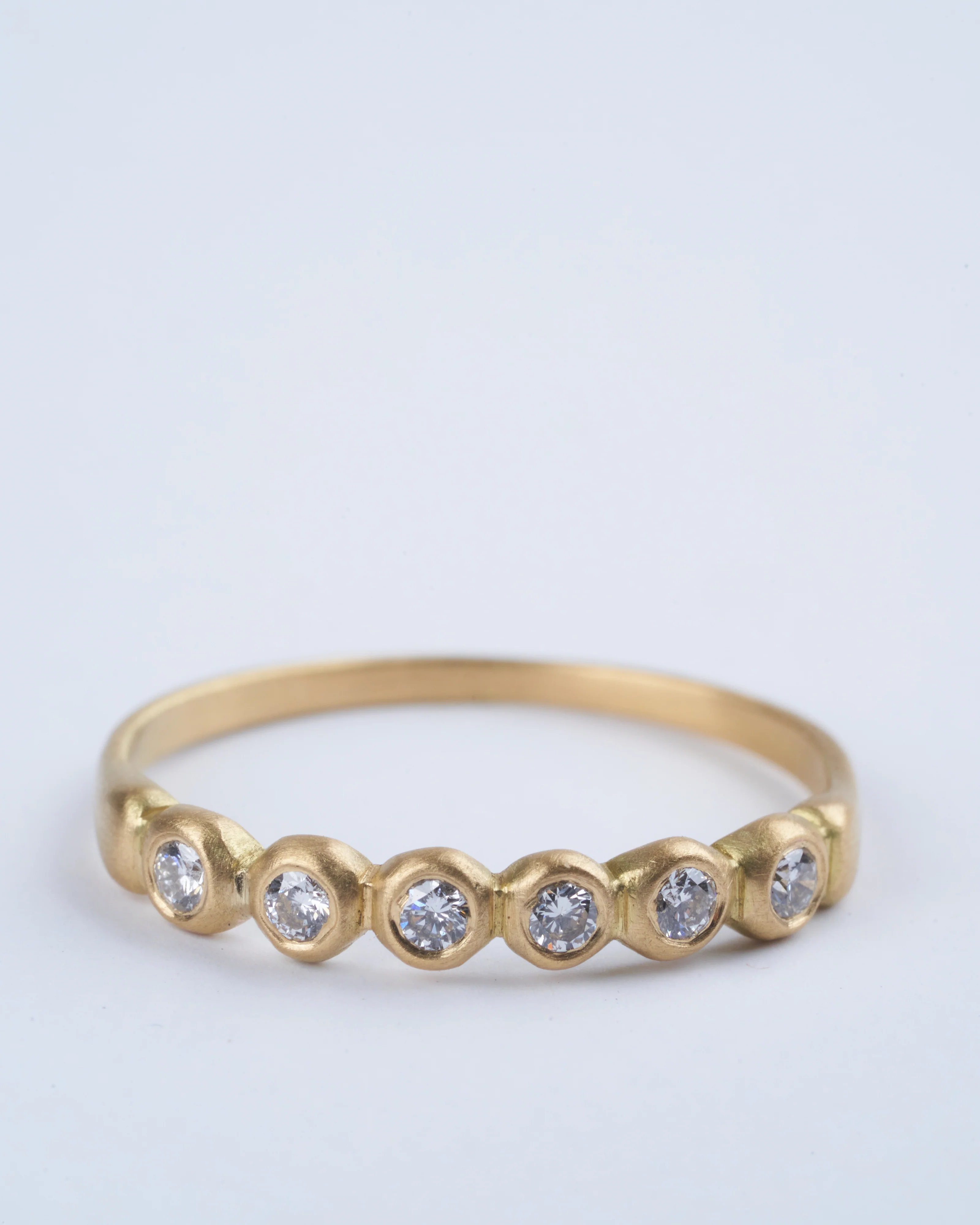 porch skimmer band with 2mm diamonds - 18k yellow gold - Image 2