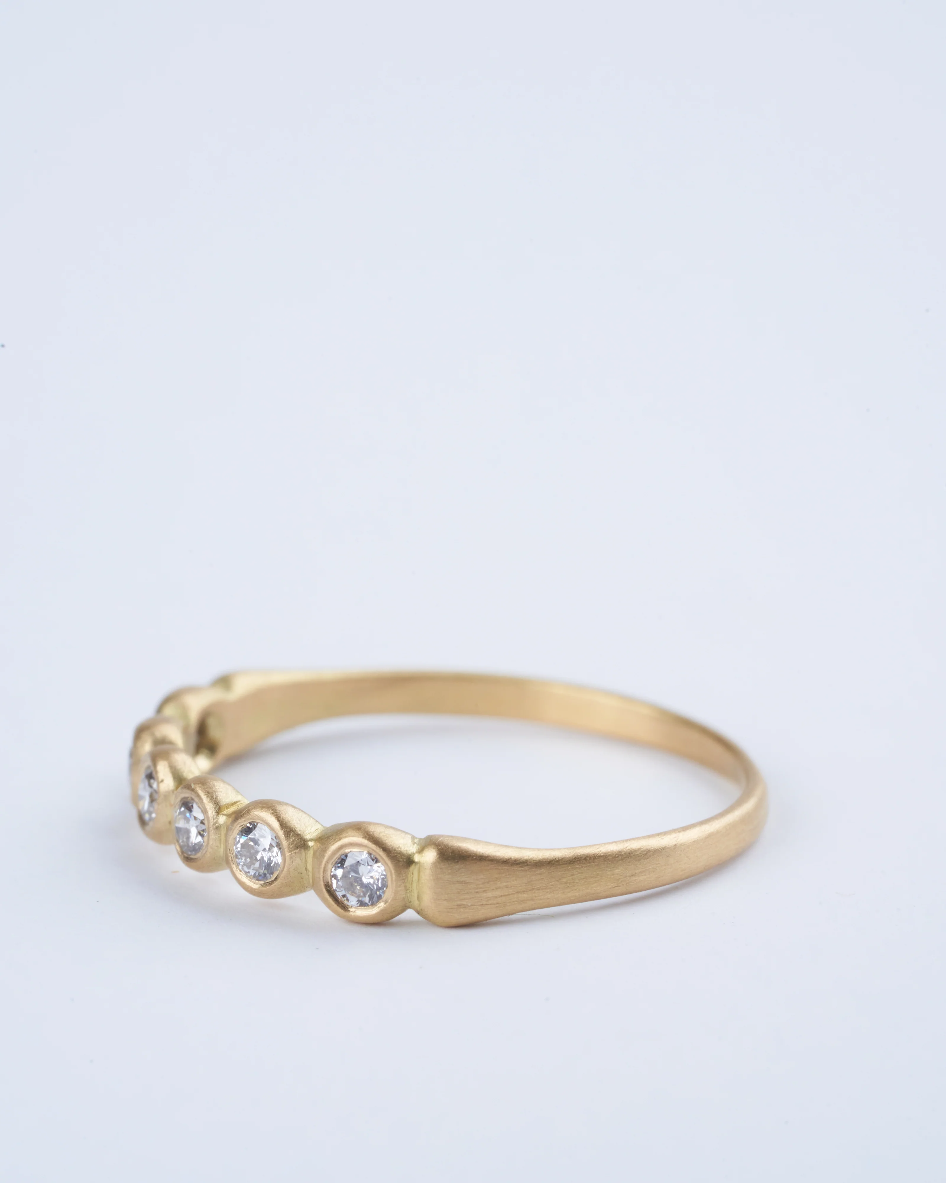 porch skimmer band with 2mm diamonds - 18k yellow gold - Image 3