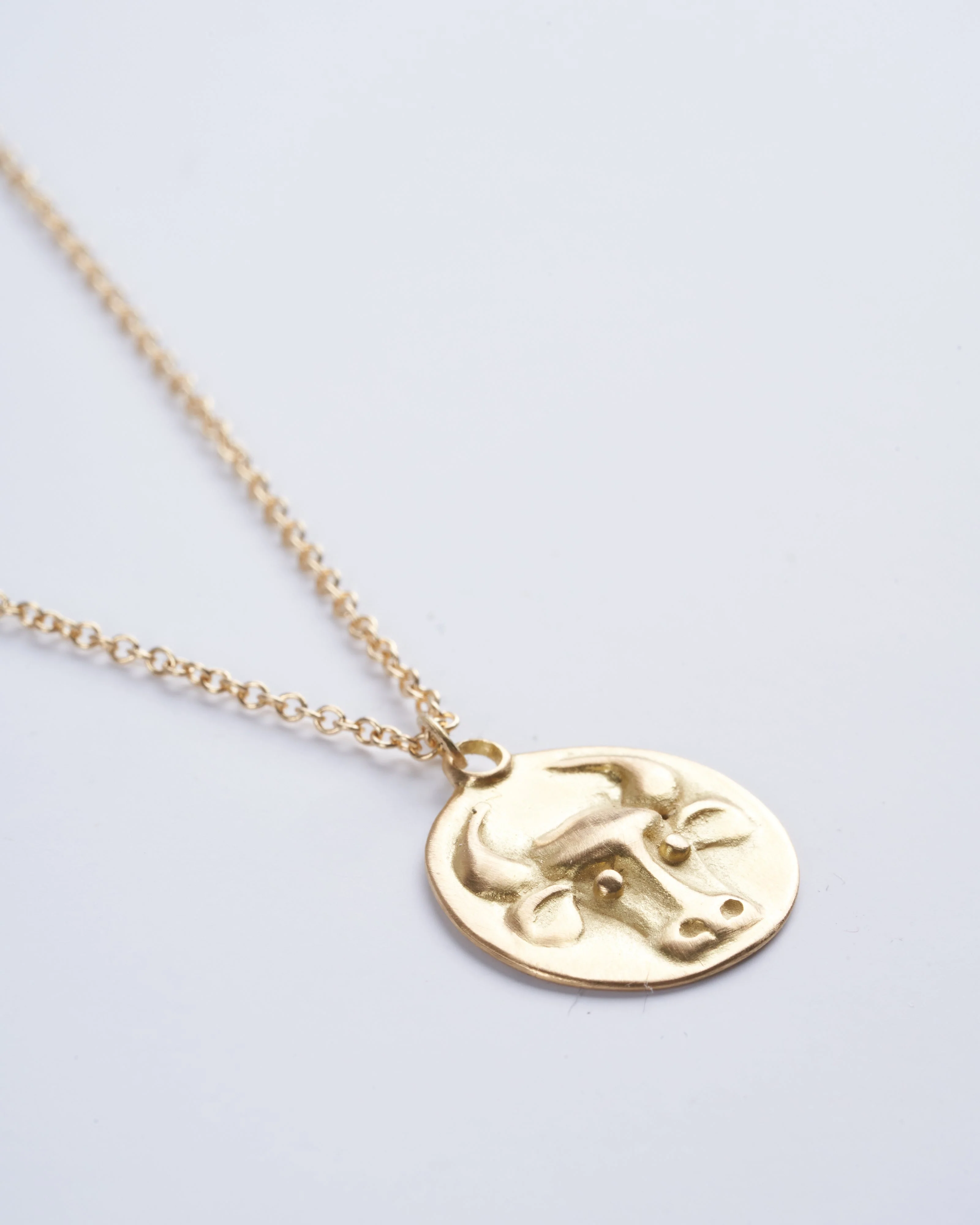 taurus disc necklace - yellow gold - Image 2