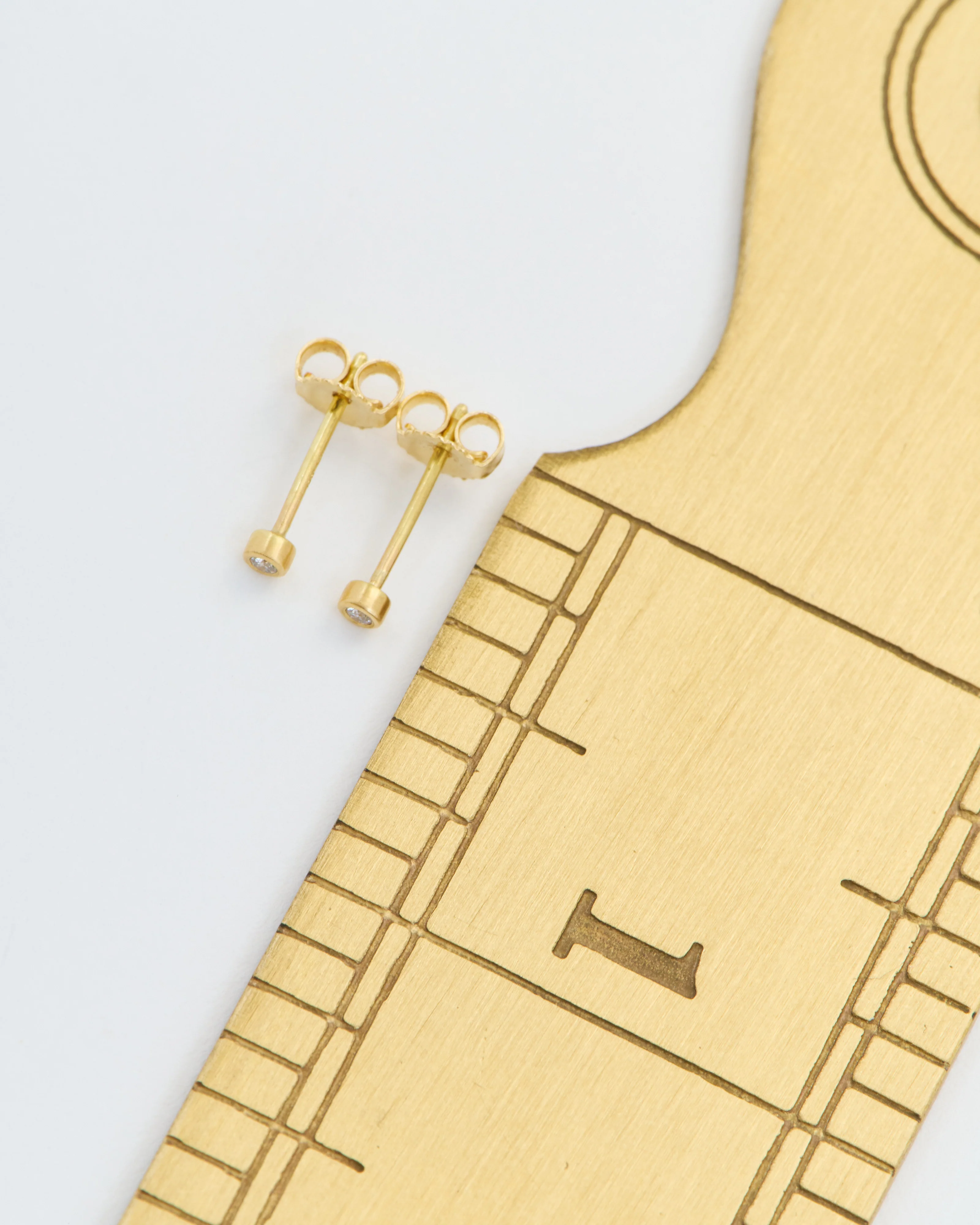teeny 1pt diamond studs - Image 5