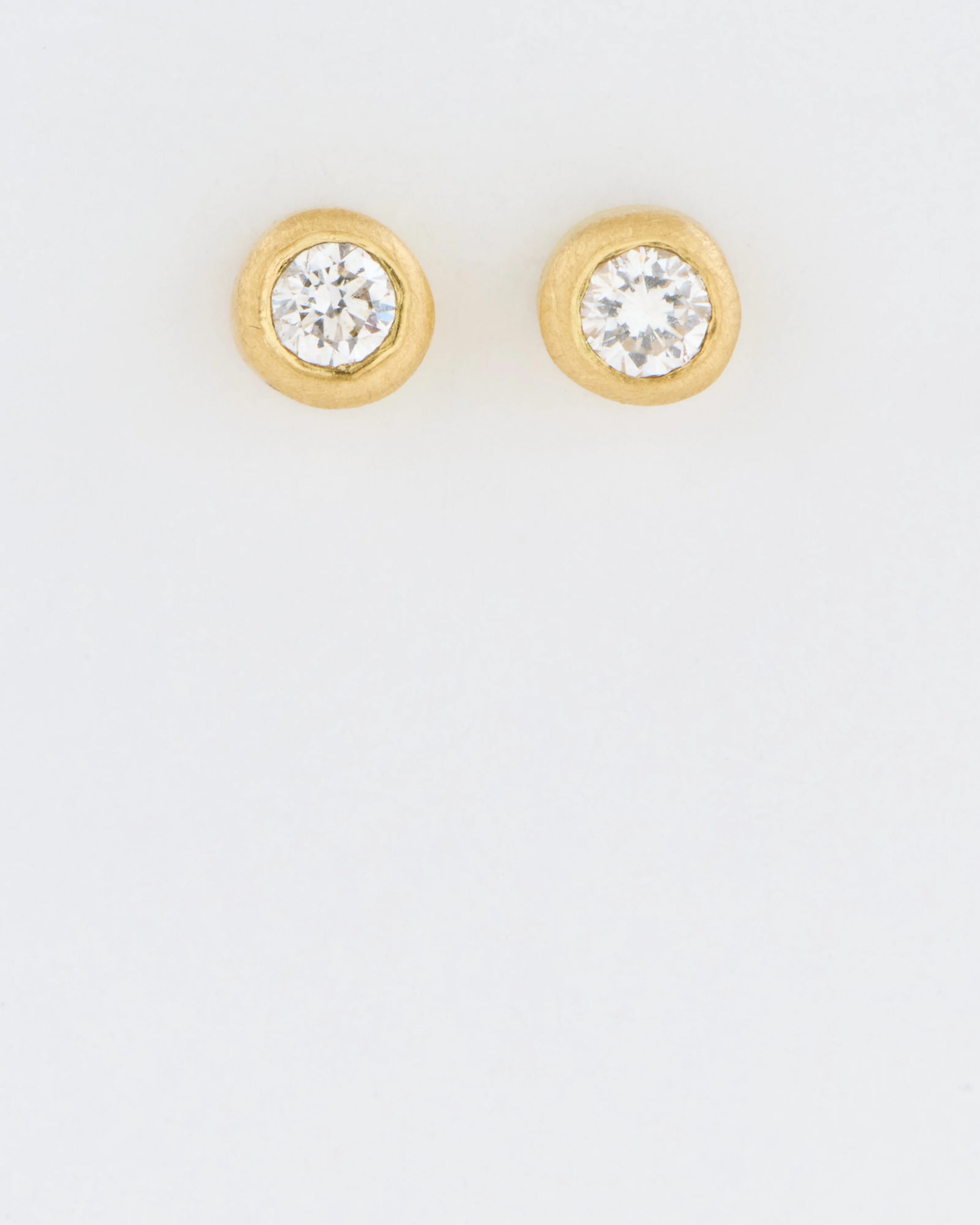 teeny 3pt diamond studs - Image 4
