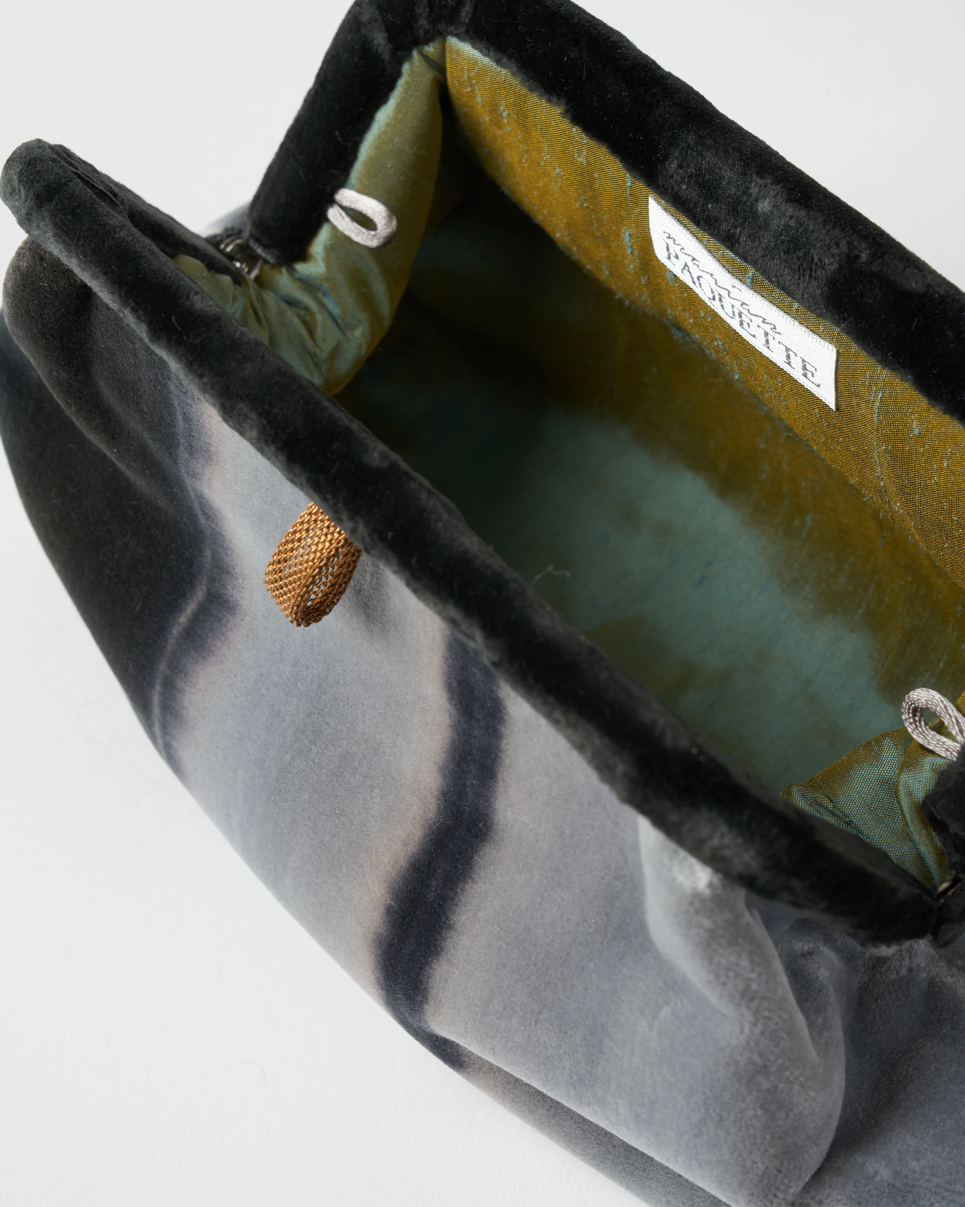 liette velvet ombre clutch - black/grey - Image 4