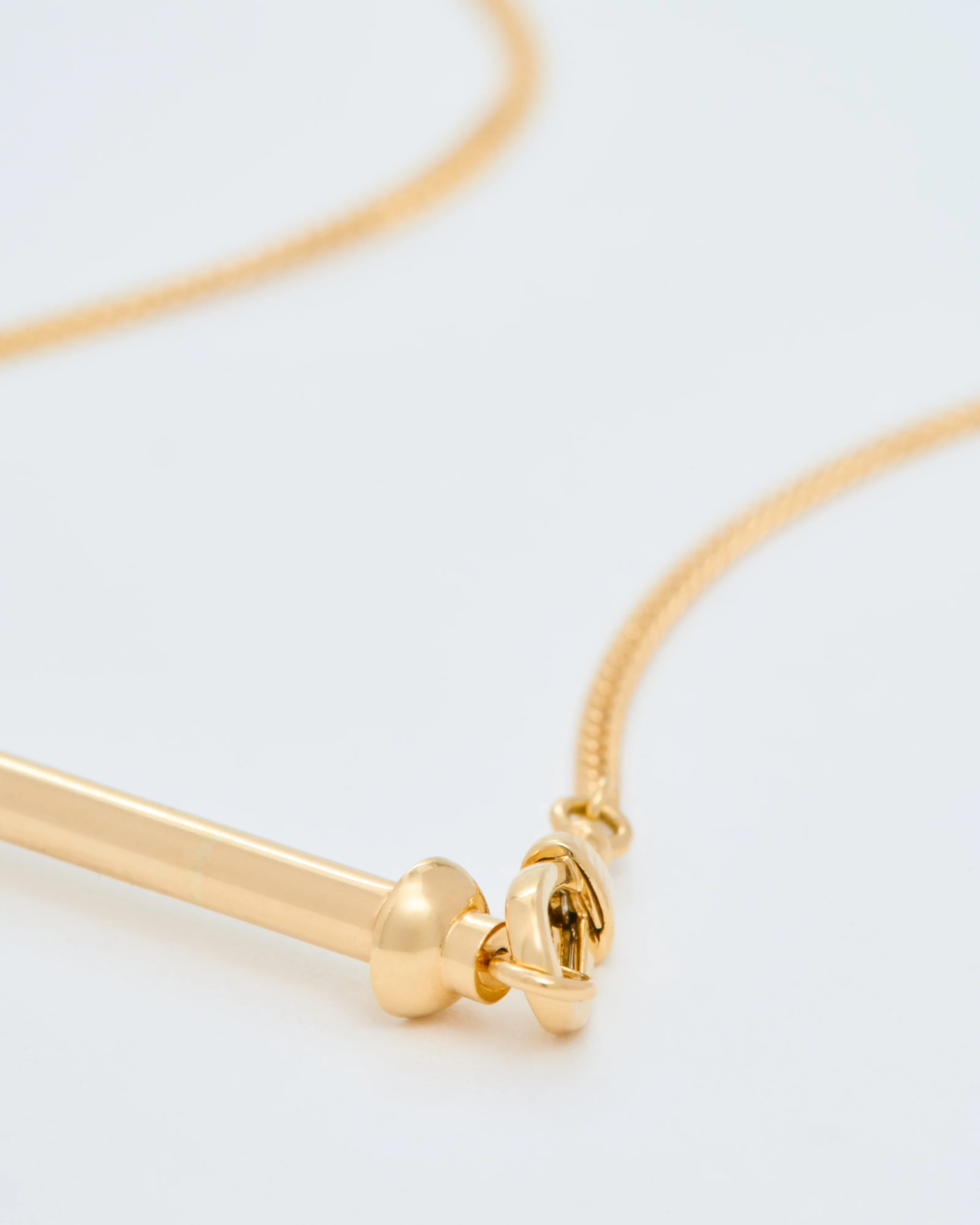 gold mini candy cane pendant on gourmette chain - Image 3