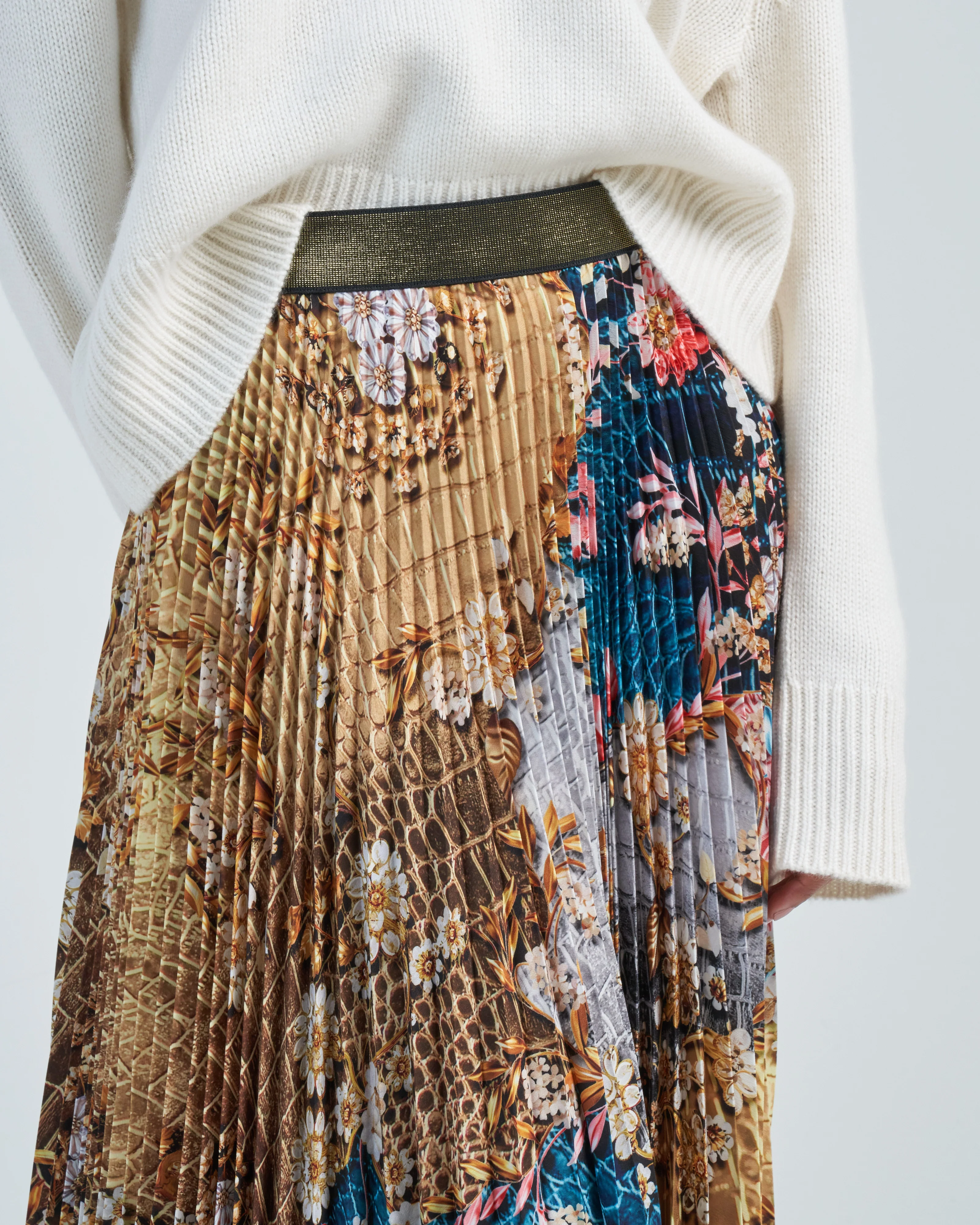 uni skirt - Image 5