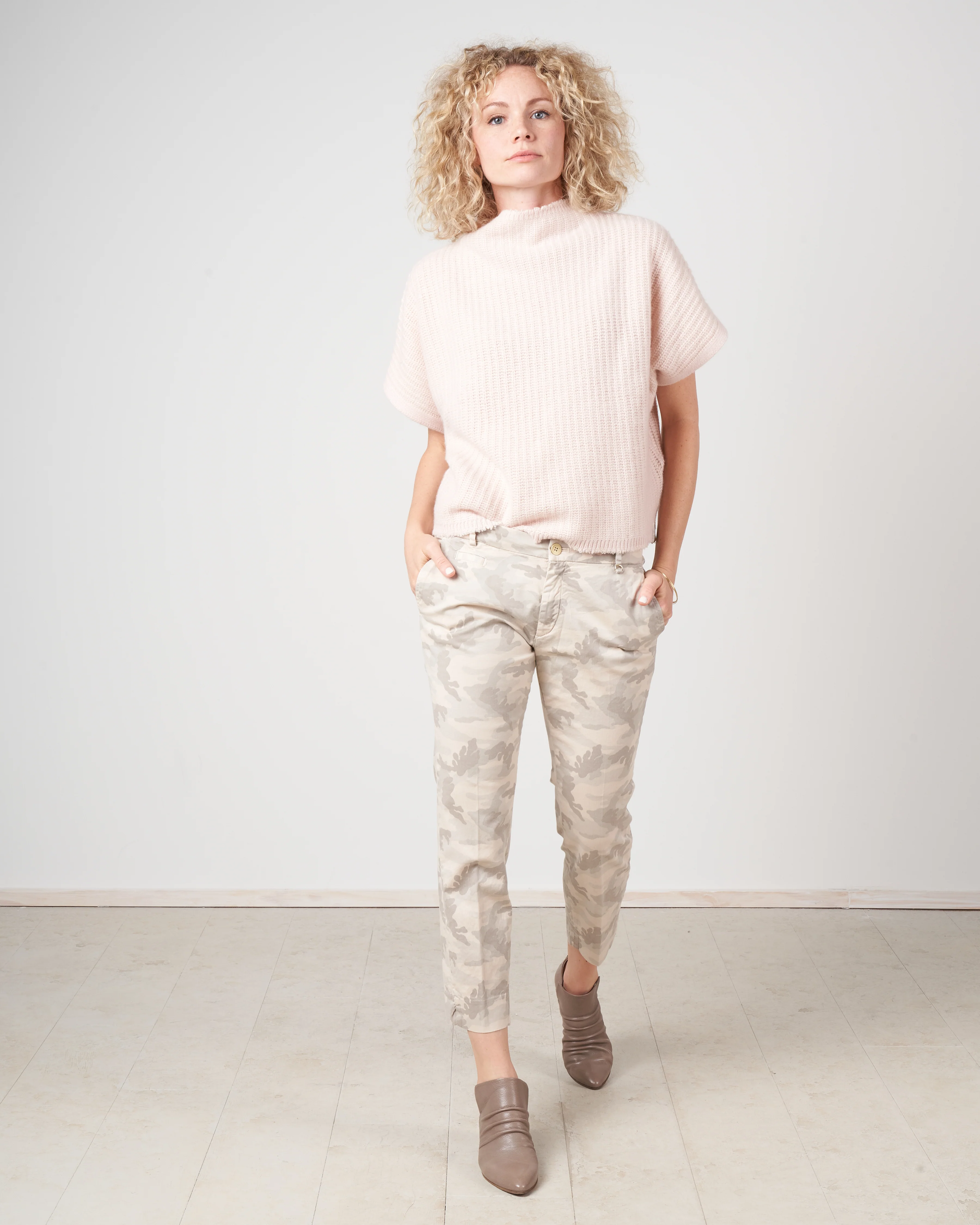 jacqueline capri - 842 print - Image 5